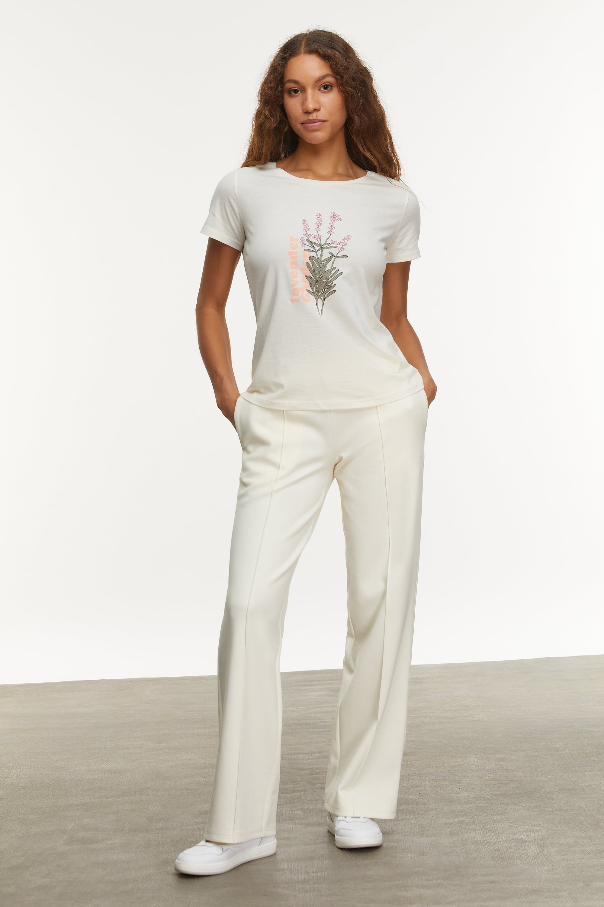 ÇİÇEK BASKILI KISA KOLLU T-SHIRT