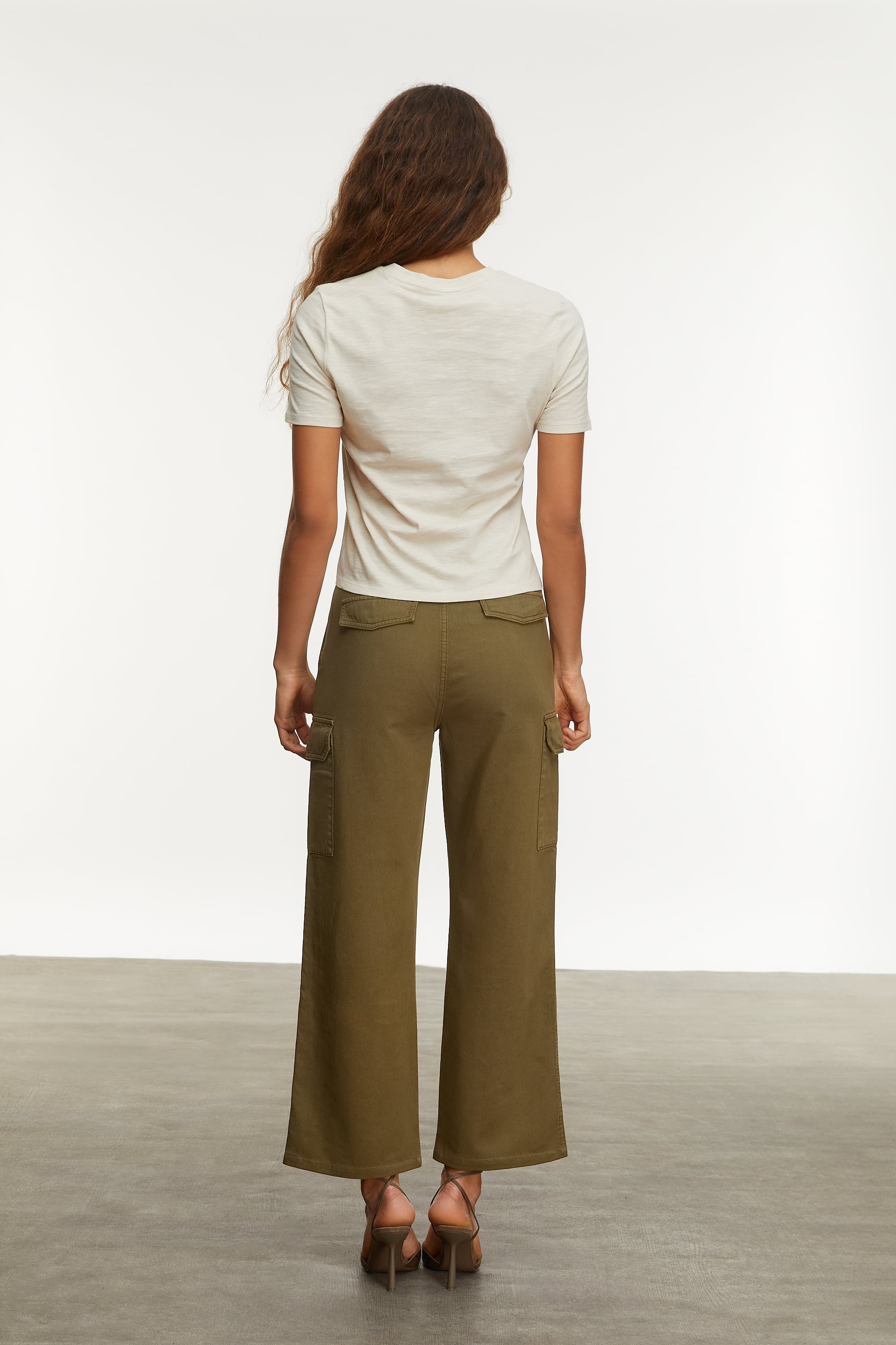 BİSİKLET YAKA KISA KOLLU T-SHIRT