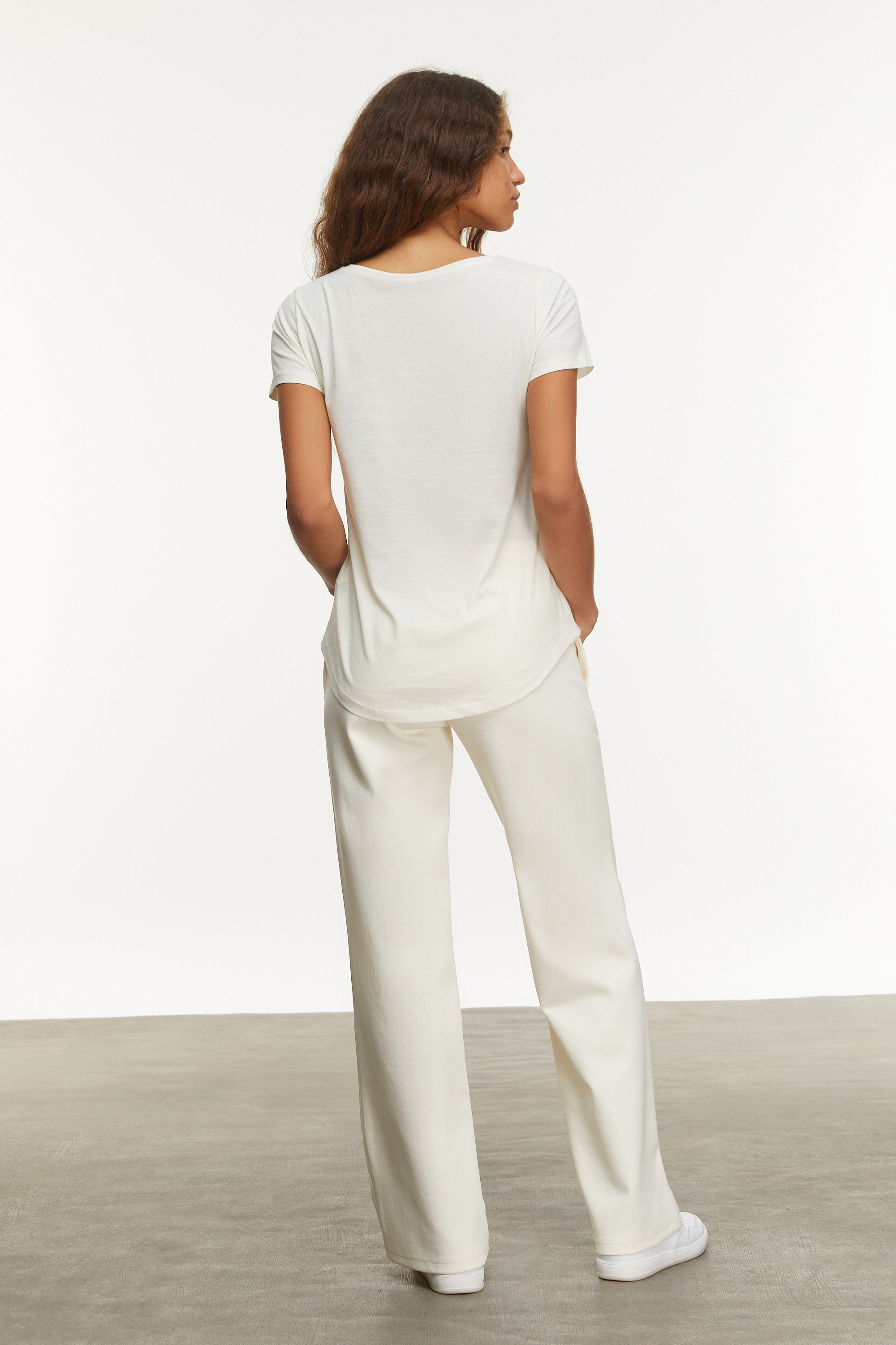 ÇİÇEK BASKILI KISA KOLLU T-SHIRT