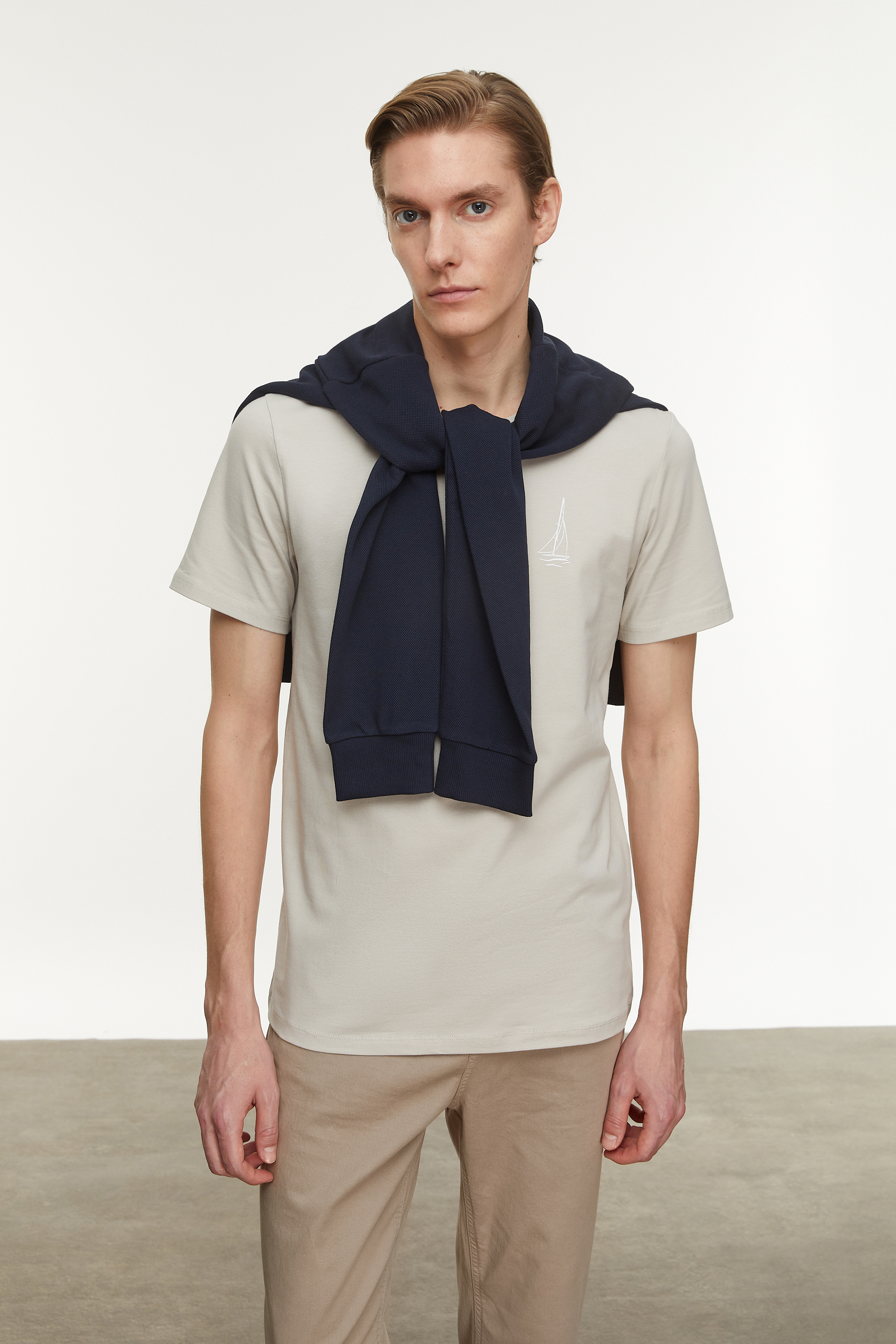 YELKEN BASKILI BİSİKLET YAKA KISA KOLLU T-SHIRT