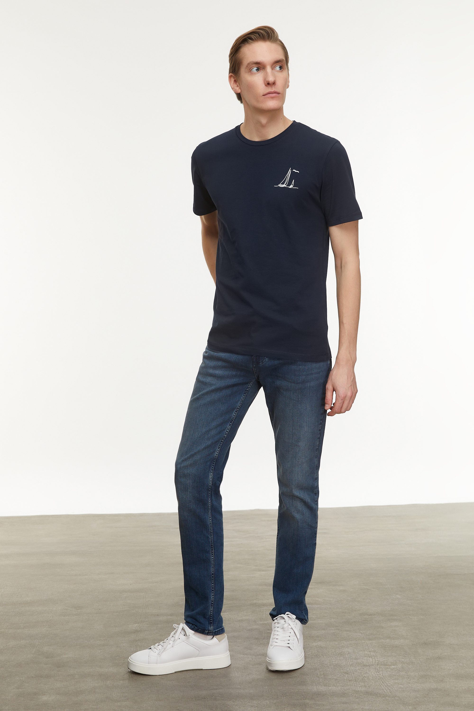 YELKEN BASKILI KISA KOLLU T-SHIRT