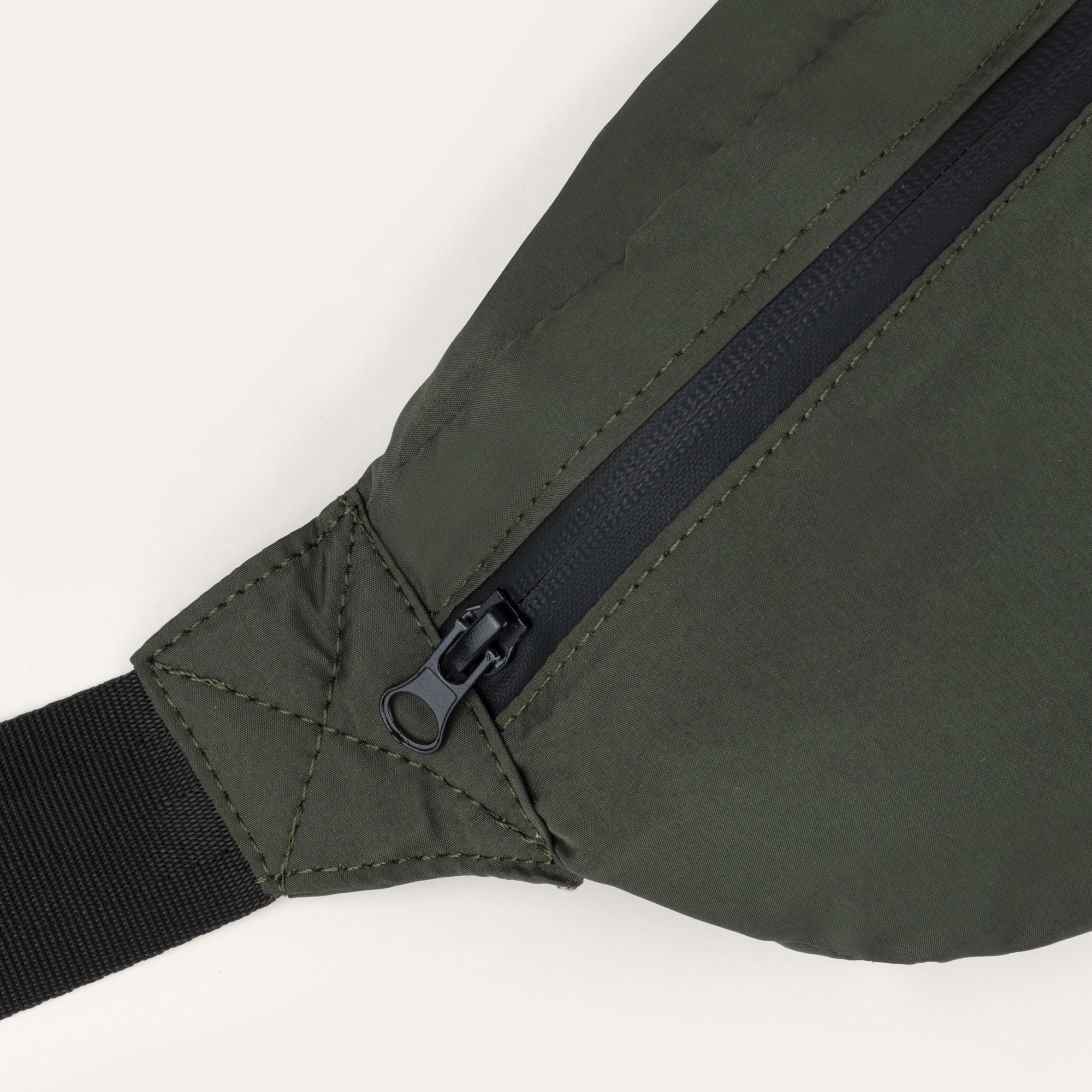 FERMUARLI BEL ÇANTASI