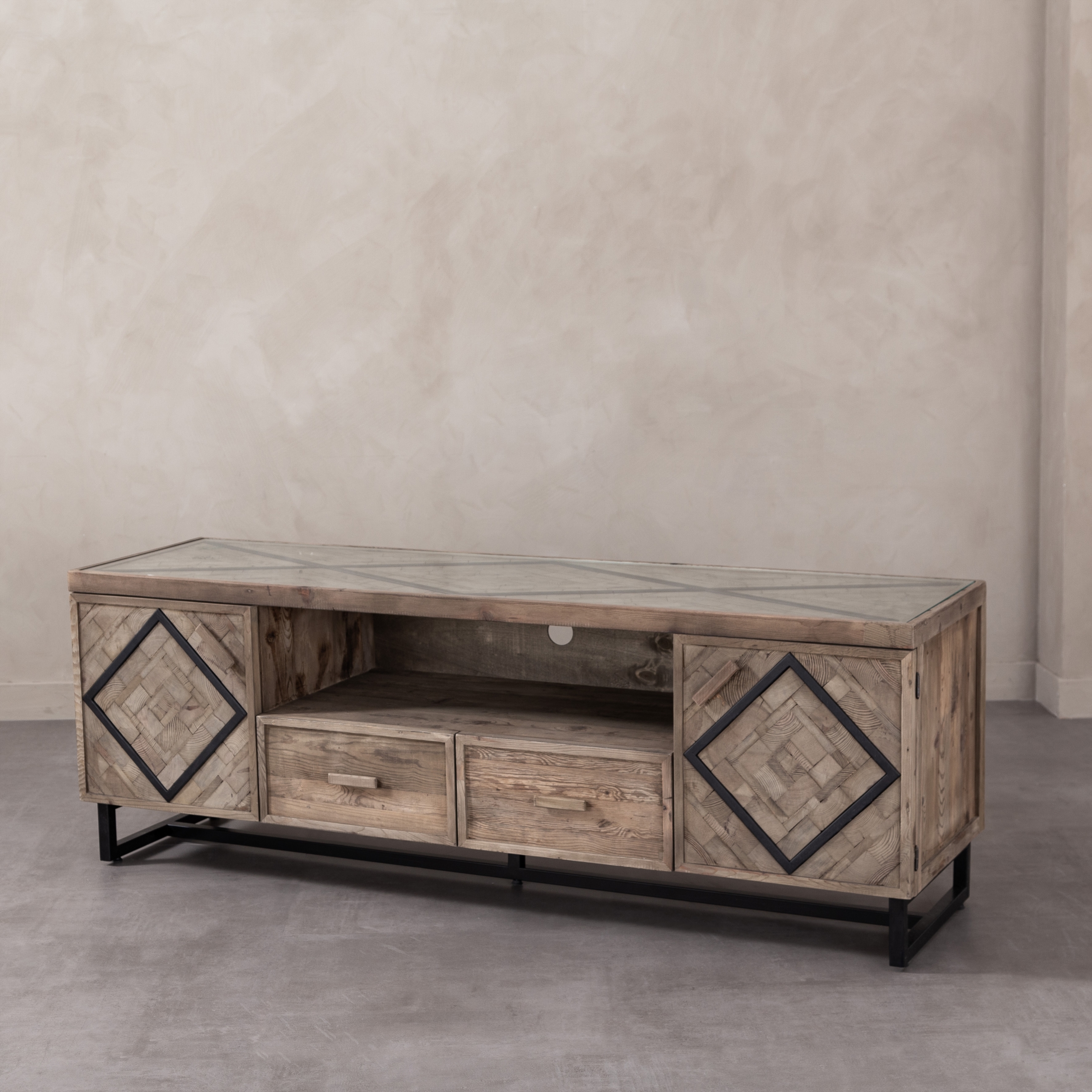 VERTICAL MASİF AHŞAP TV KONSOLU