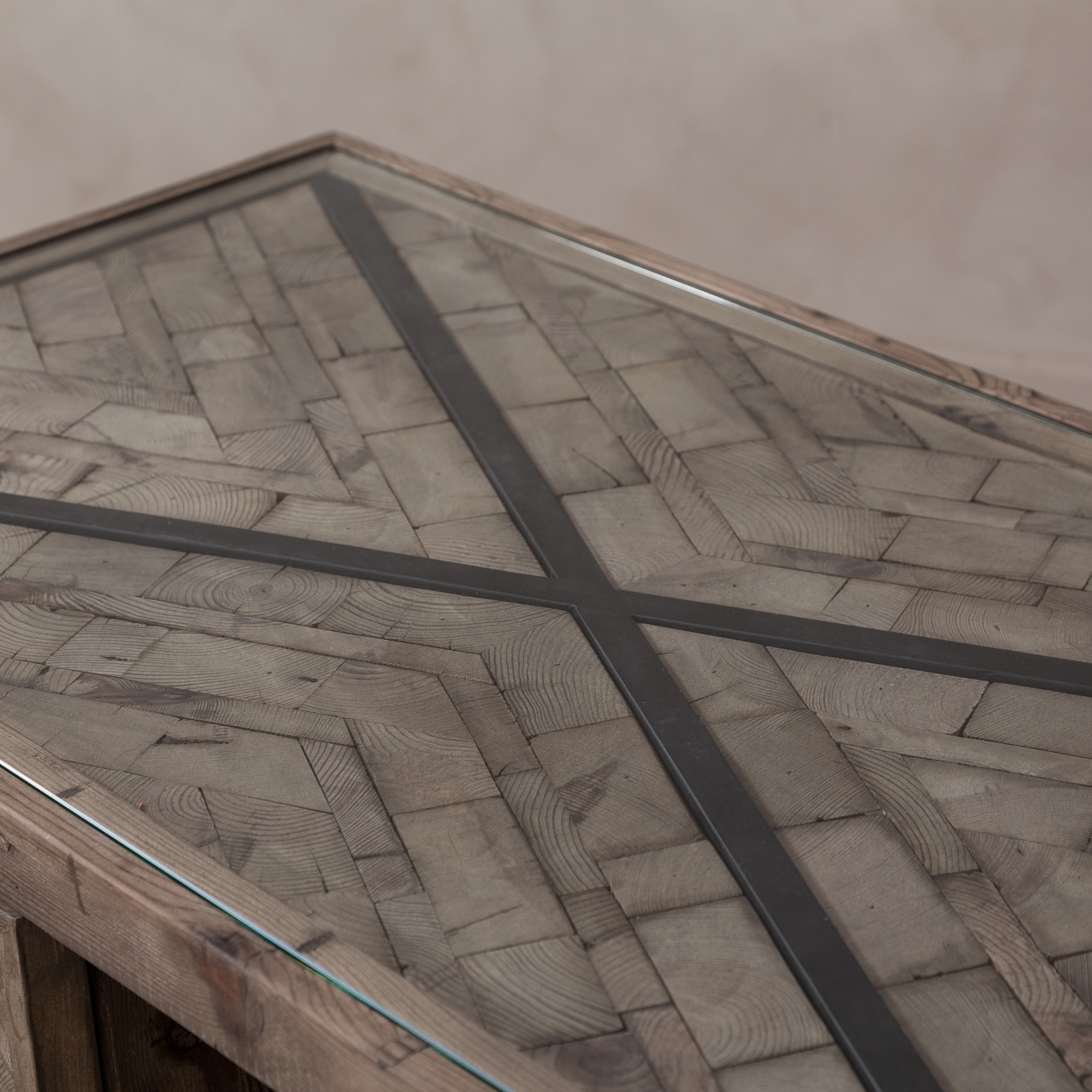 VERTICAL MASİF AHŞAP TV KONSOLU