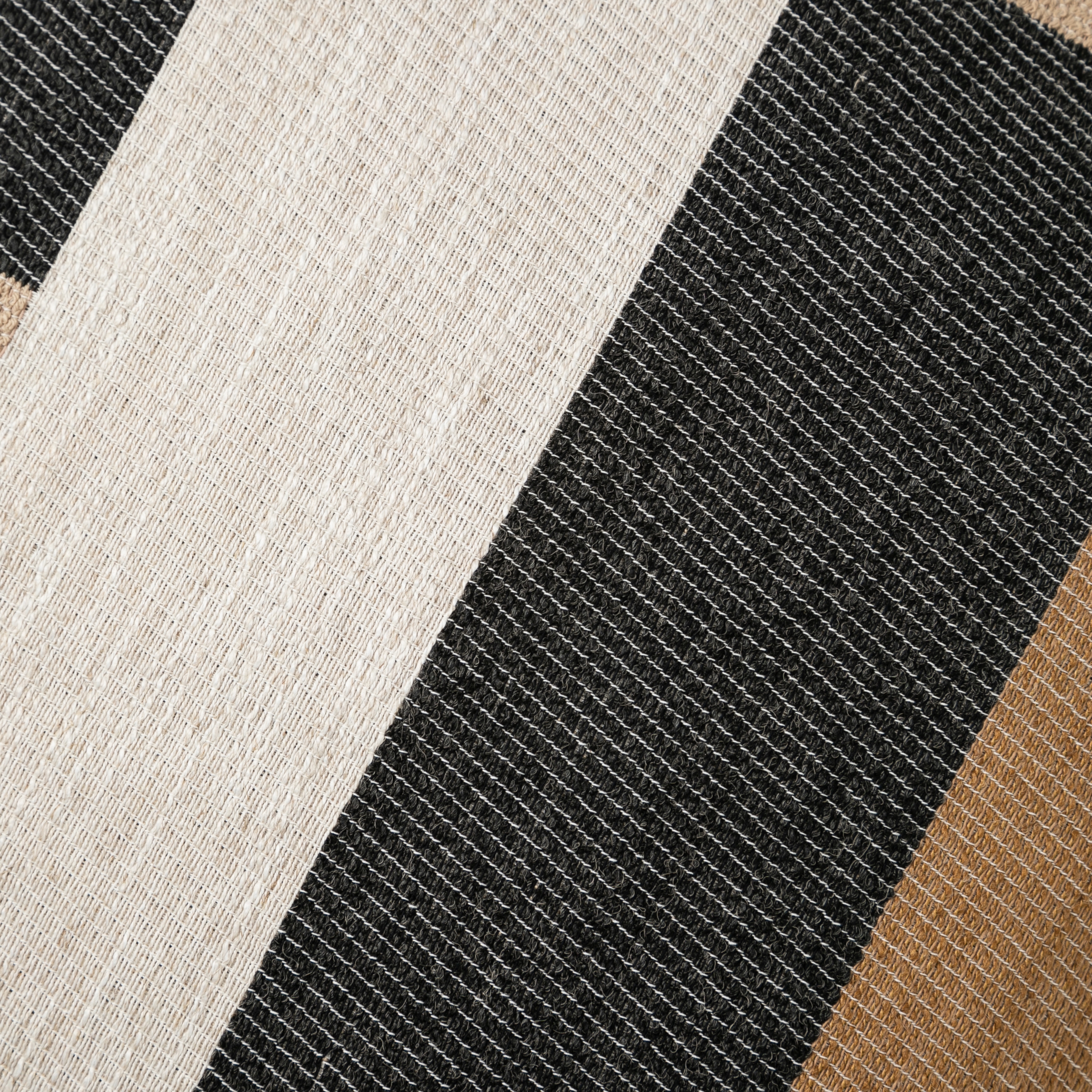 AVA PATCH KIRLENT SİYAH BEJ 50X50