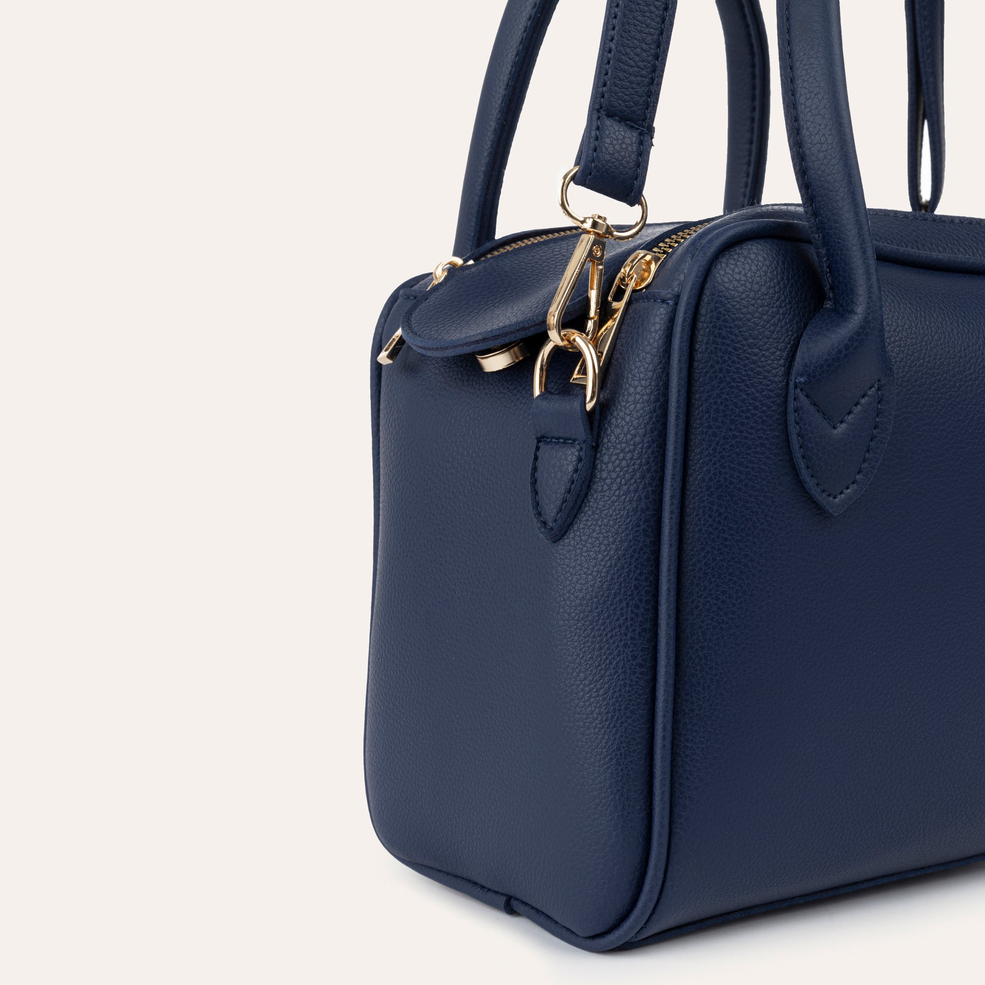 DERİ GÖRÜNÜMLÜ OMUZ ÇANTASI