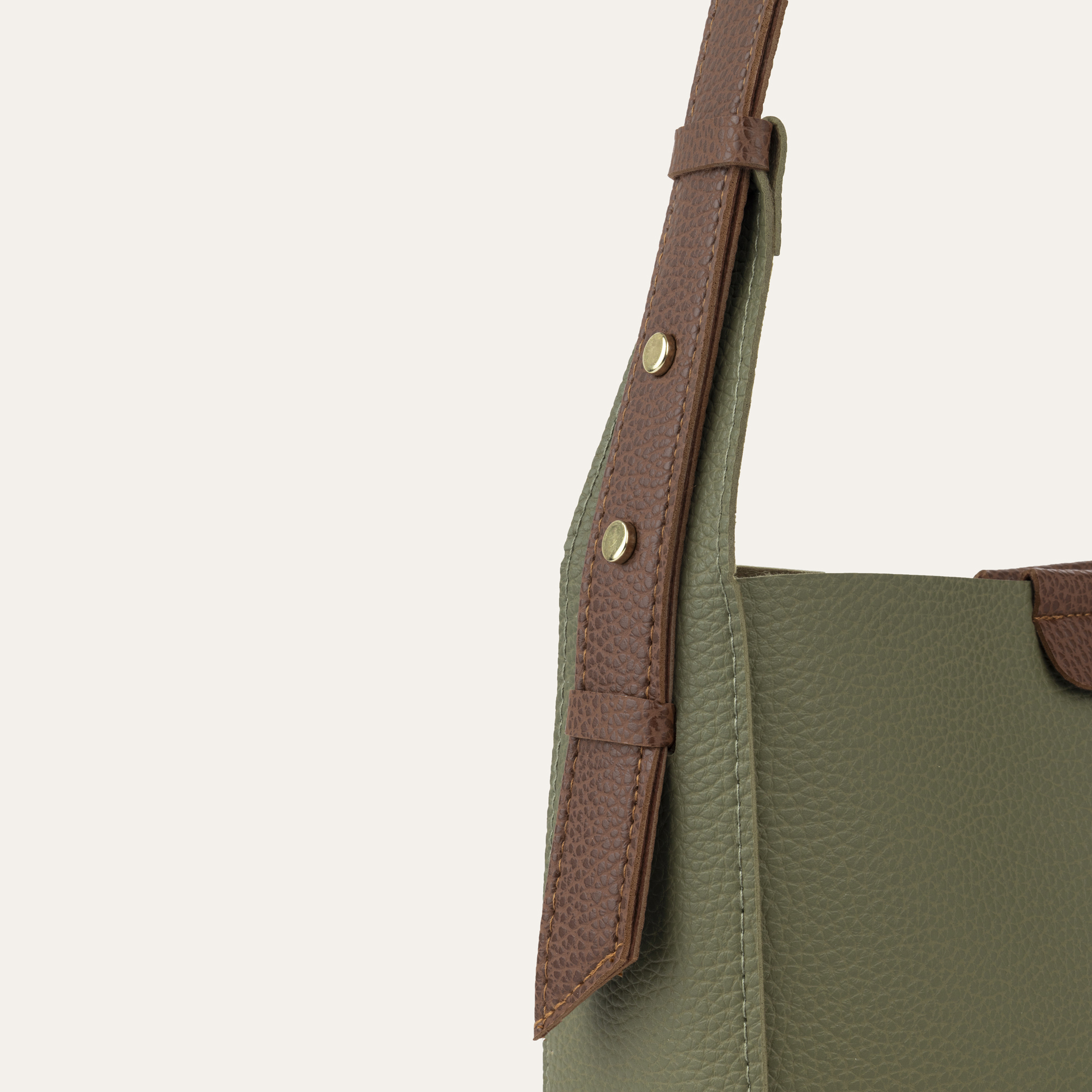 DERİ GÖRÜNÜMLÜ OMUZ ÇANTASI