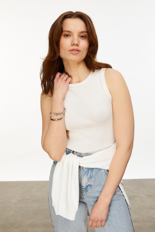  BİSİKLET YAKA KOLSUZ TRİKO