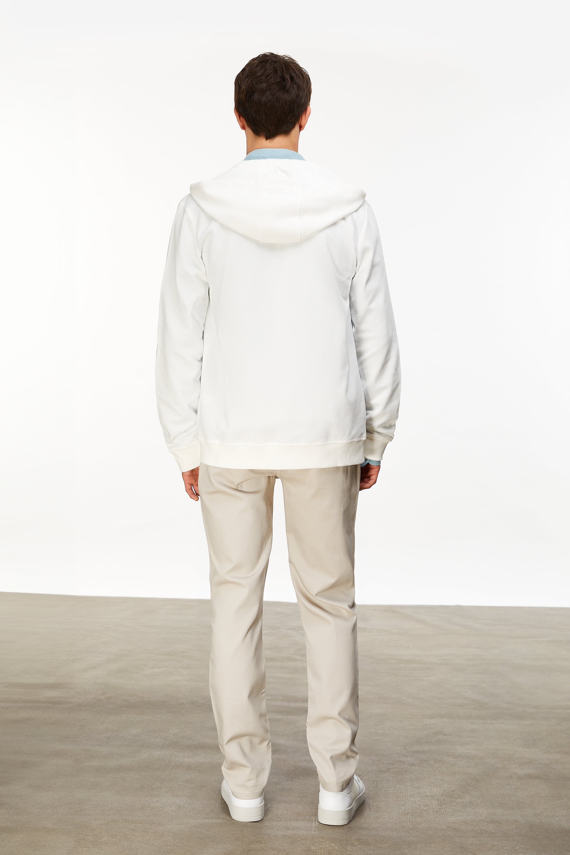 ÇAPA NAKIŞLI KAPÜŞONLU SWEATSHIRT