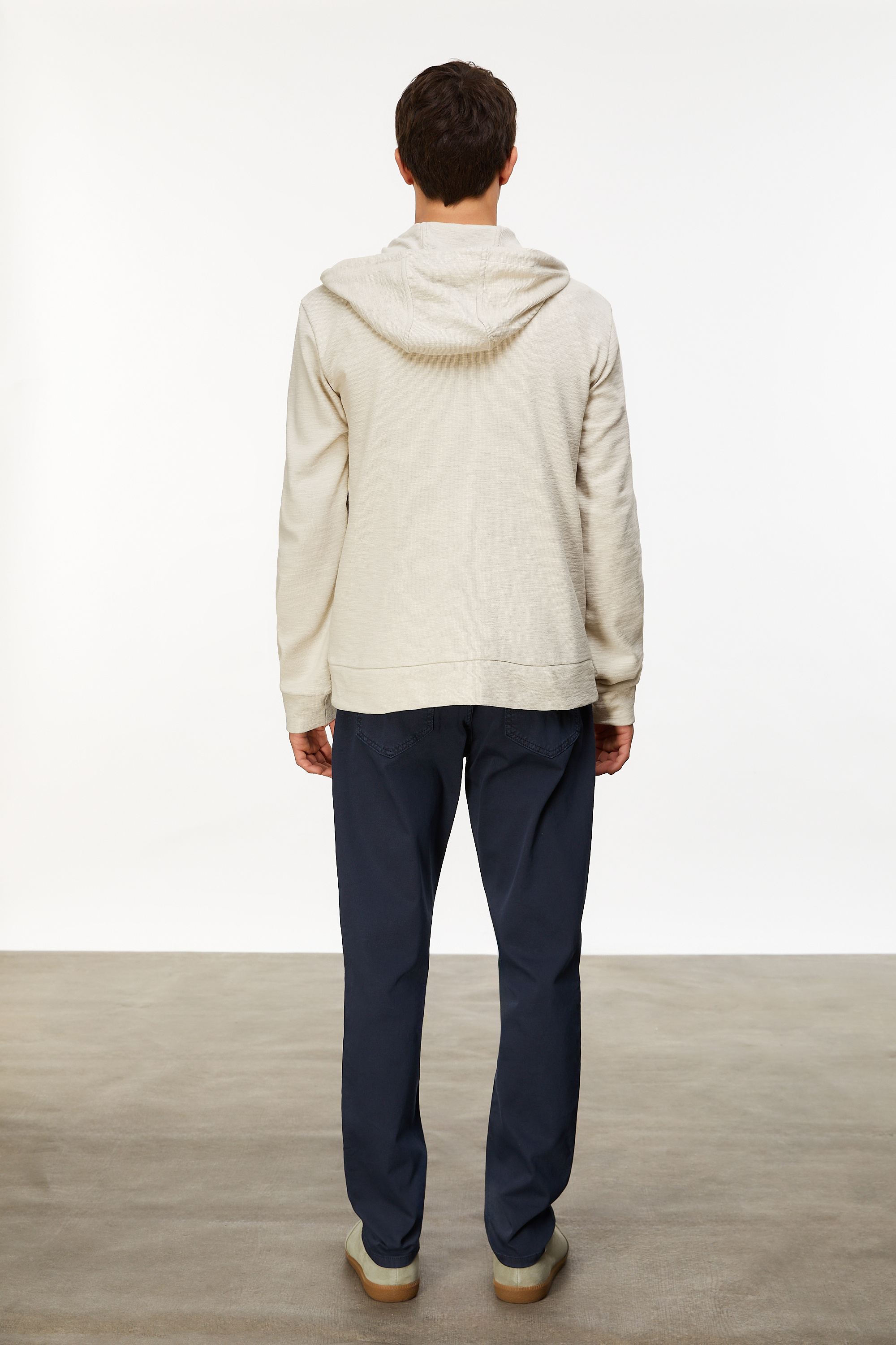 KAPÜŞONLU FERMUARLI SWEATSHIRT