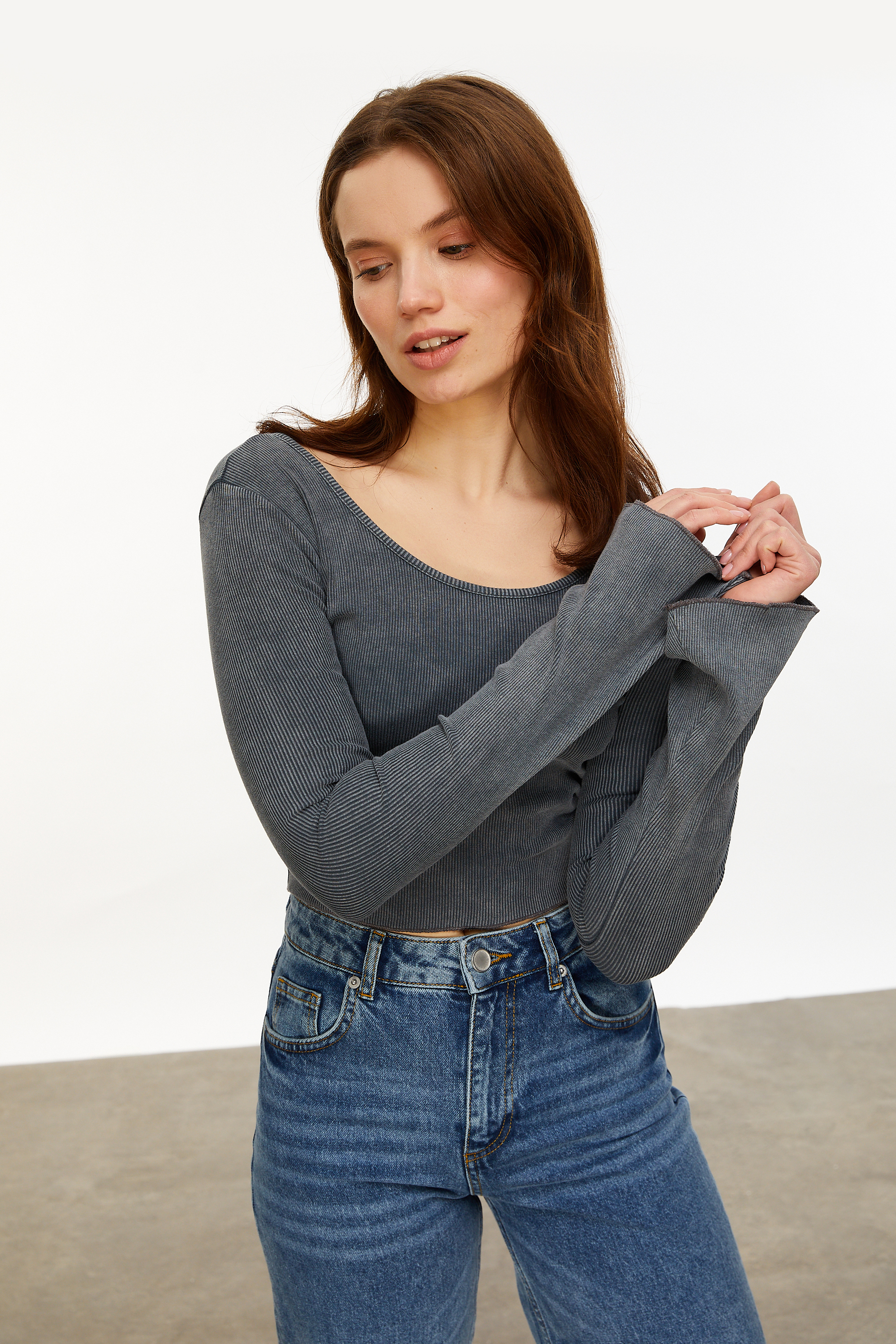 FİTİLLİ AÇIK YAKA UZUN KOLLU T-SHIRT