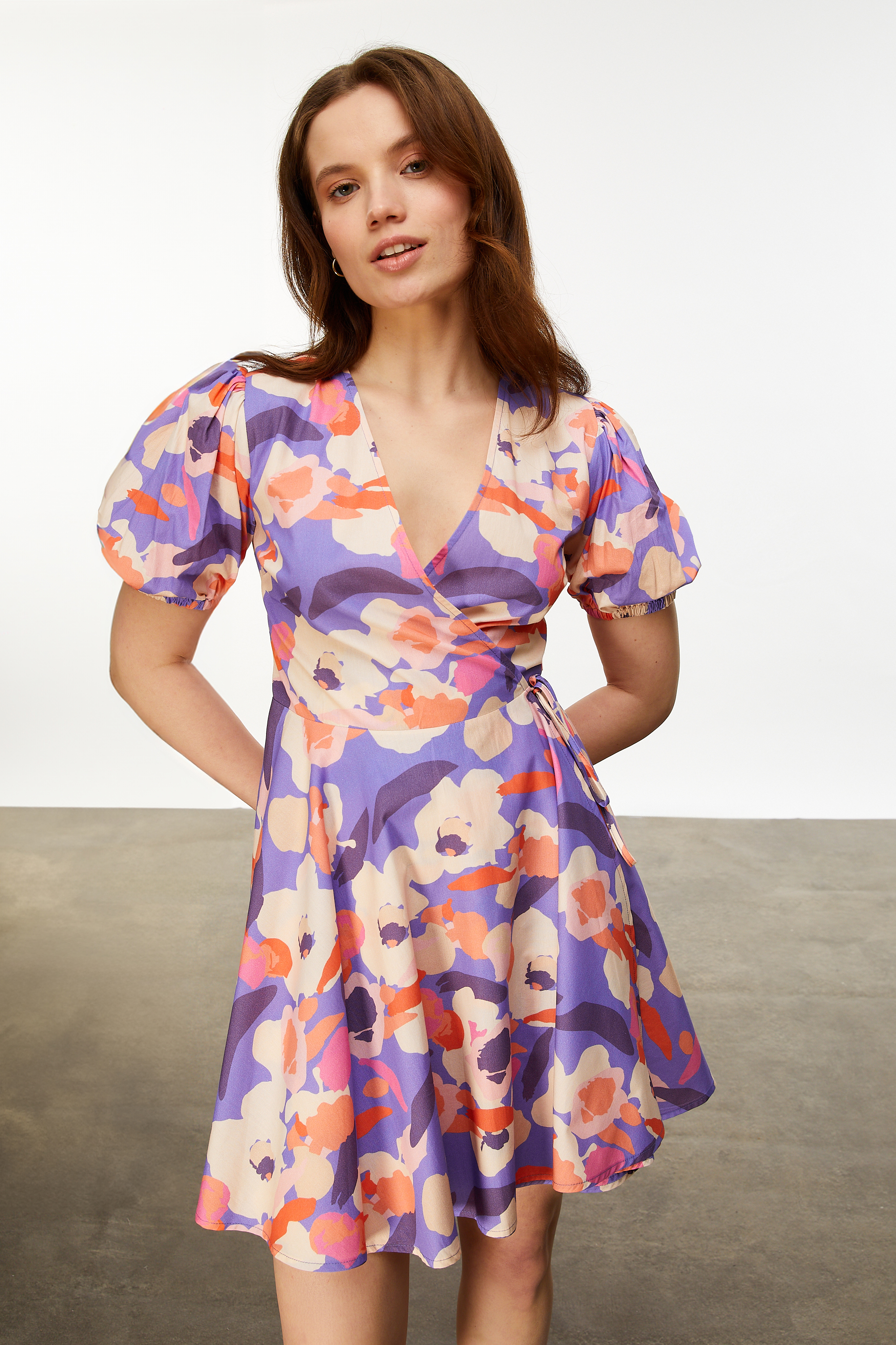 ÇİÇEK DESENLİ MİNİ KRUVAZE ELBİSE