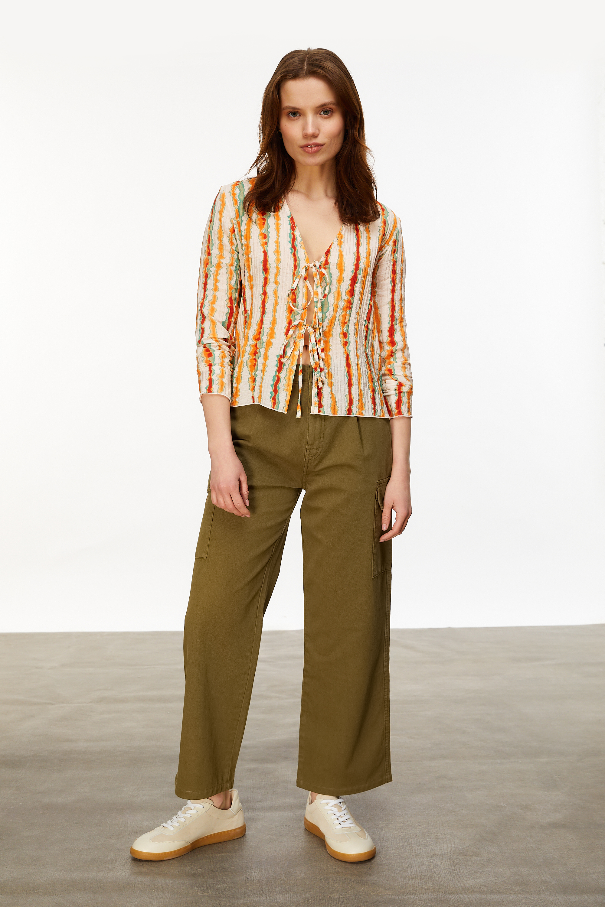 BAĞLAMA DETAYLI PİLİSELİ BLUZ