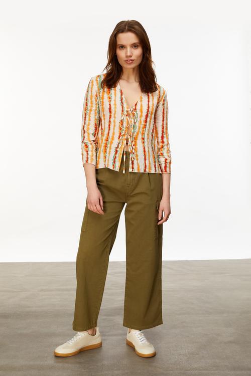  BAĞLAMA DETAYLI PİLİSELİ BLUZ