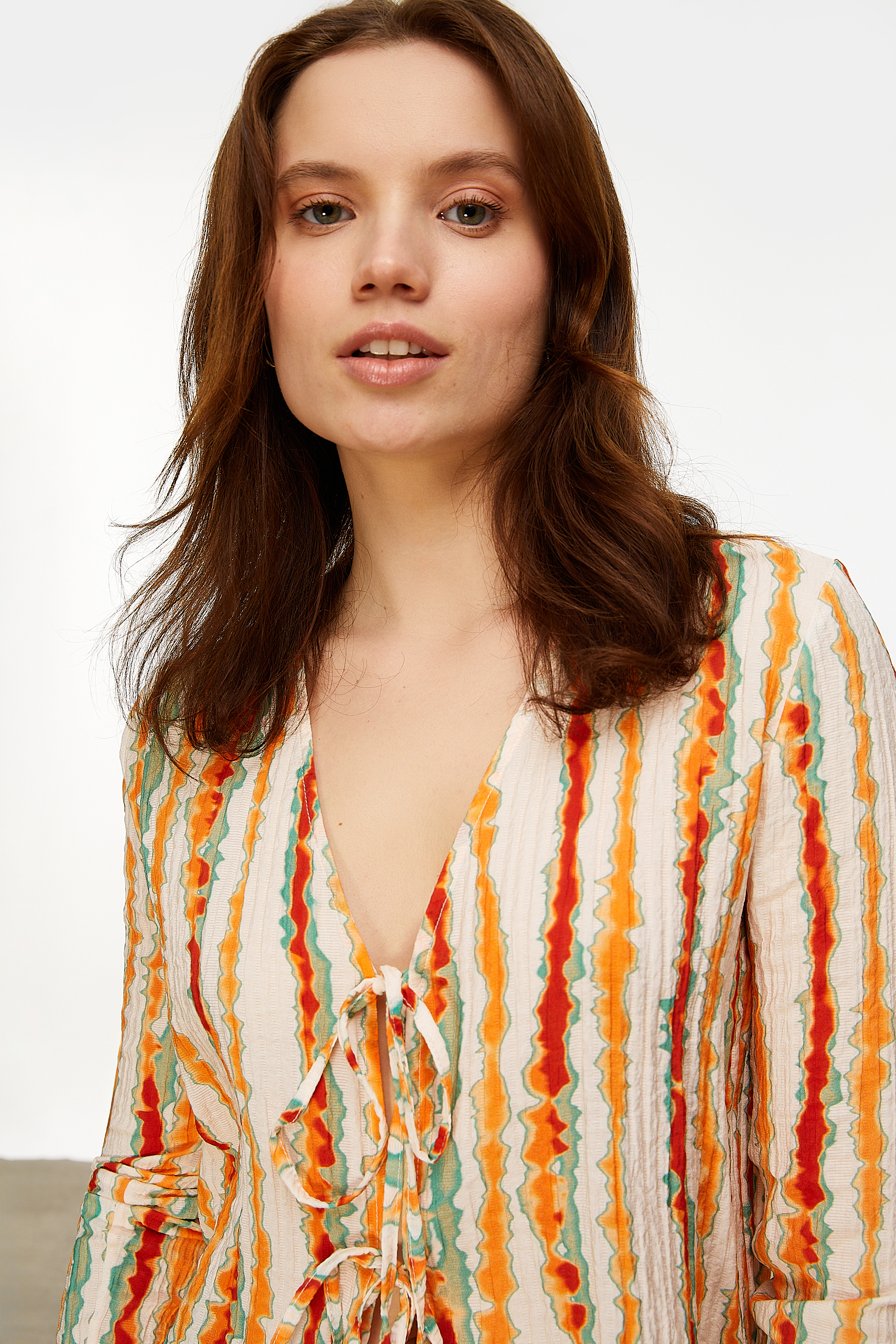 BAĞLAMA DETAYLI PİLİSELİ BLUZ