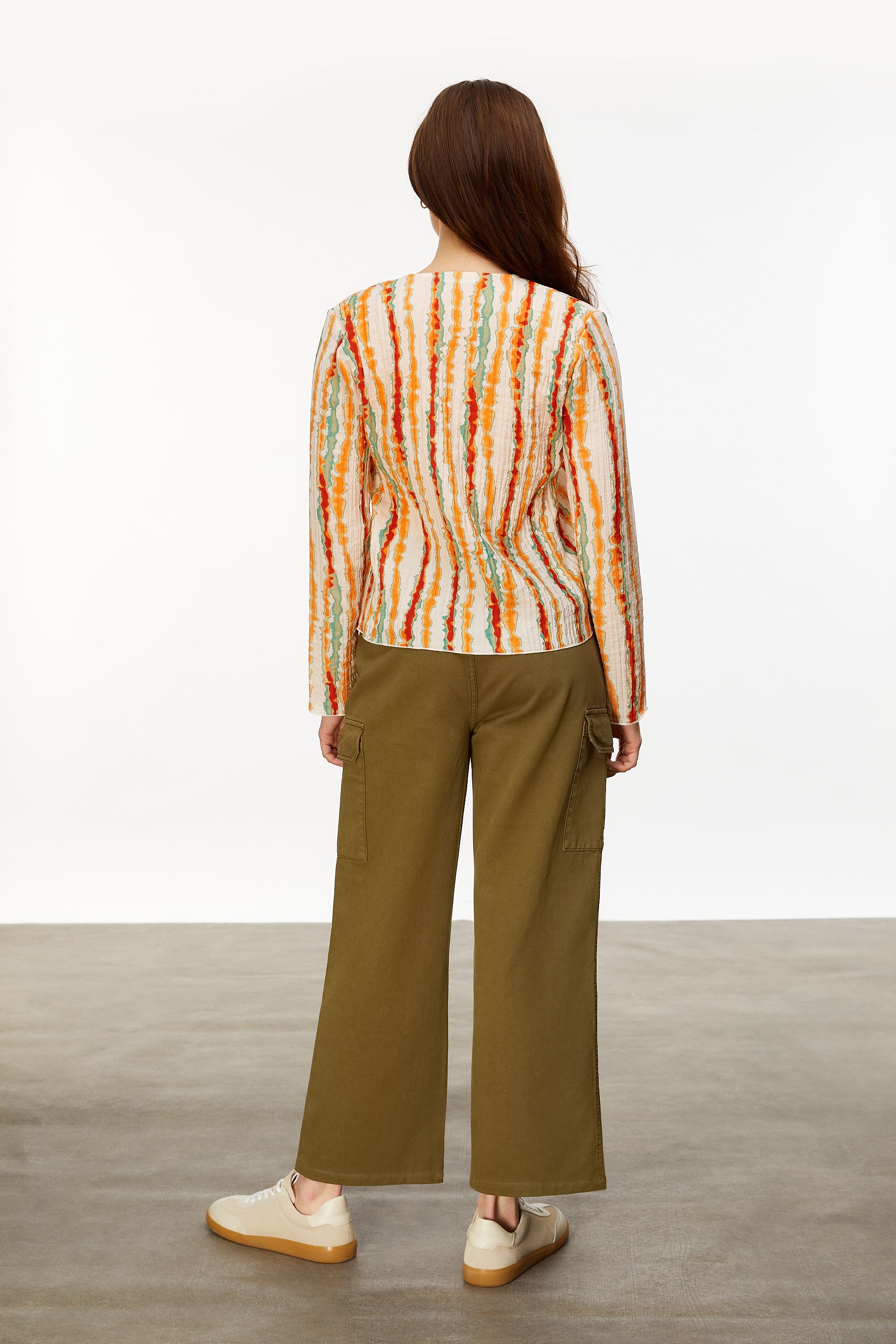 BAĞLAMA DETAYLI PİLİSELİ BLUZ