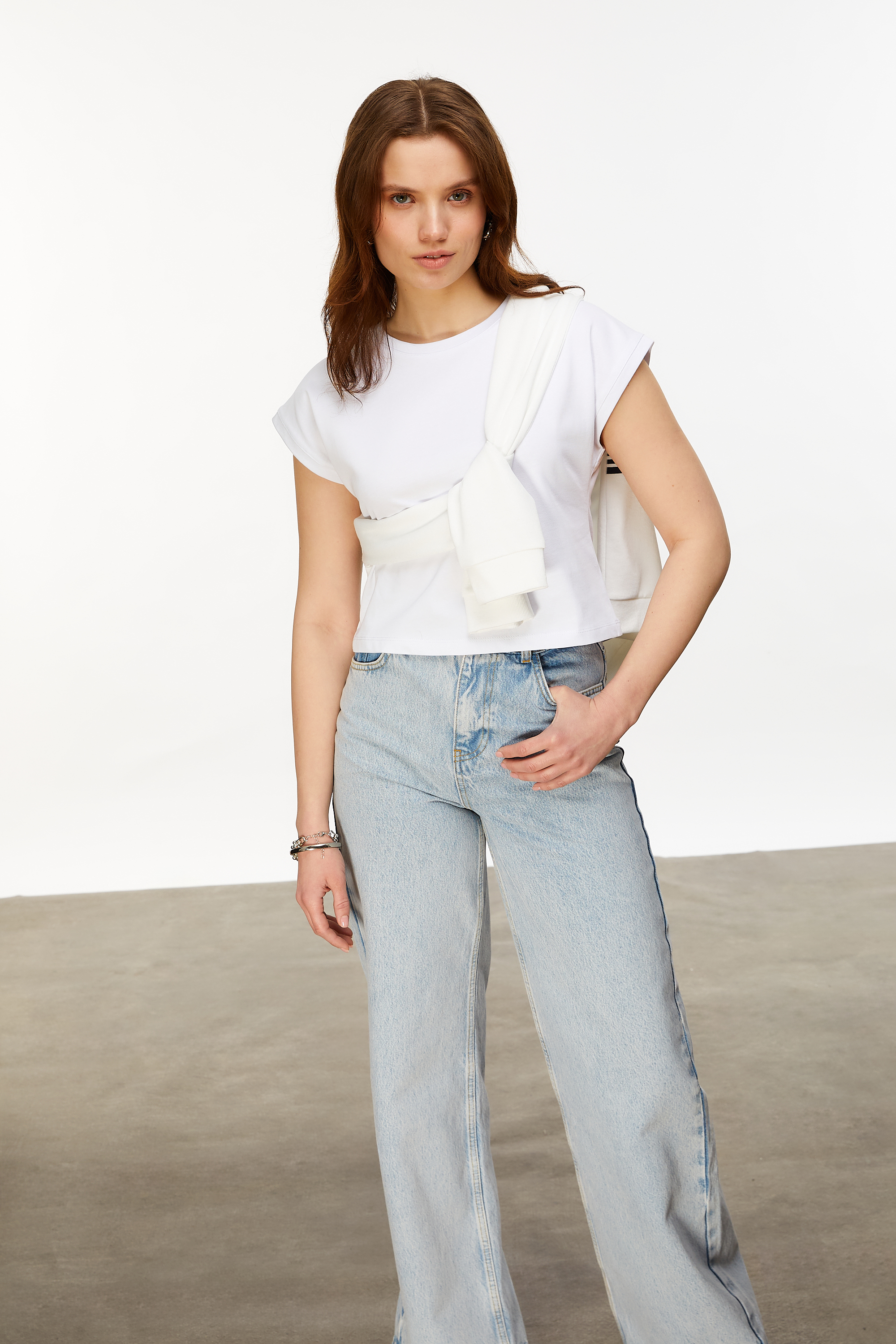 BİSİKLET YAKA CROP T-SHIRT