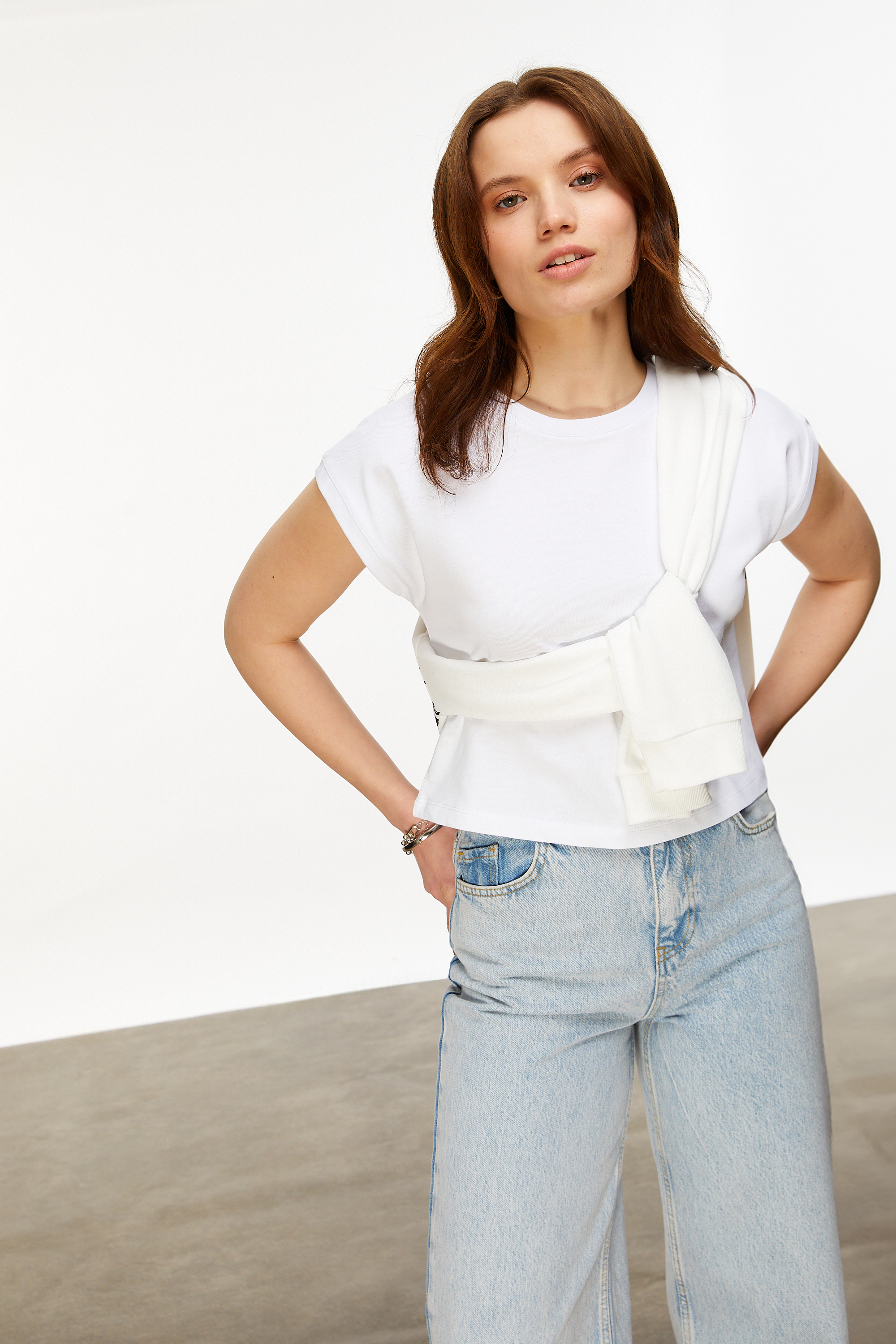 BİSİKLET YAKA CROP T-SHIRT