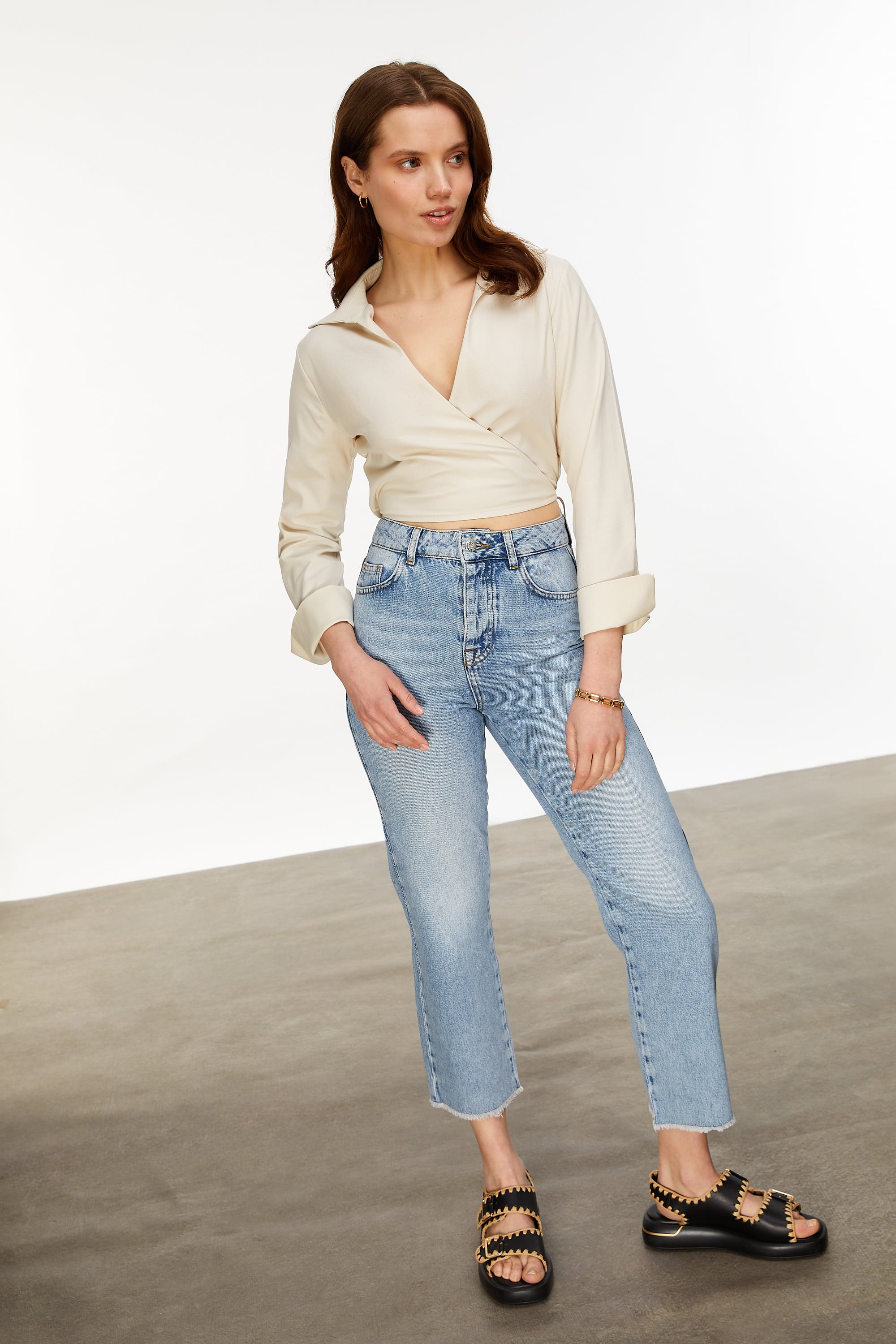 KESİK UÇLU CROP FLARE JEAN PANTOLON