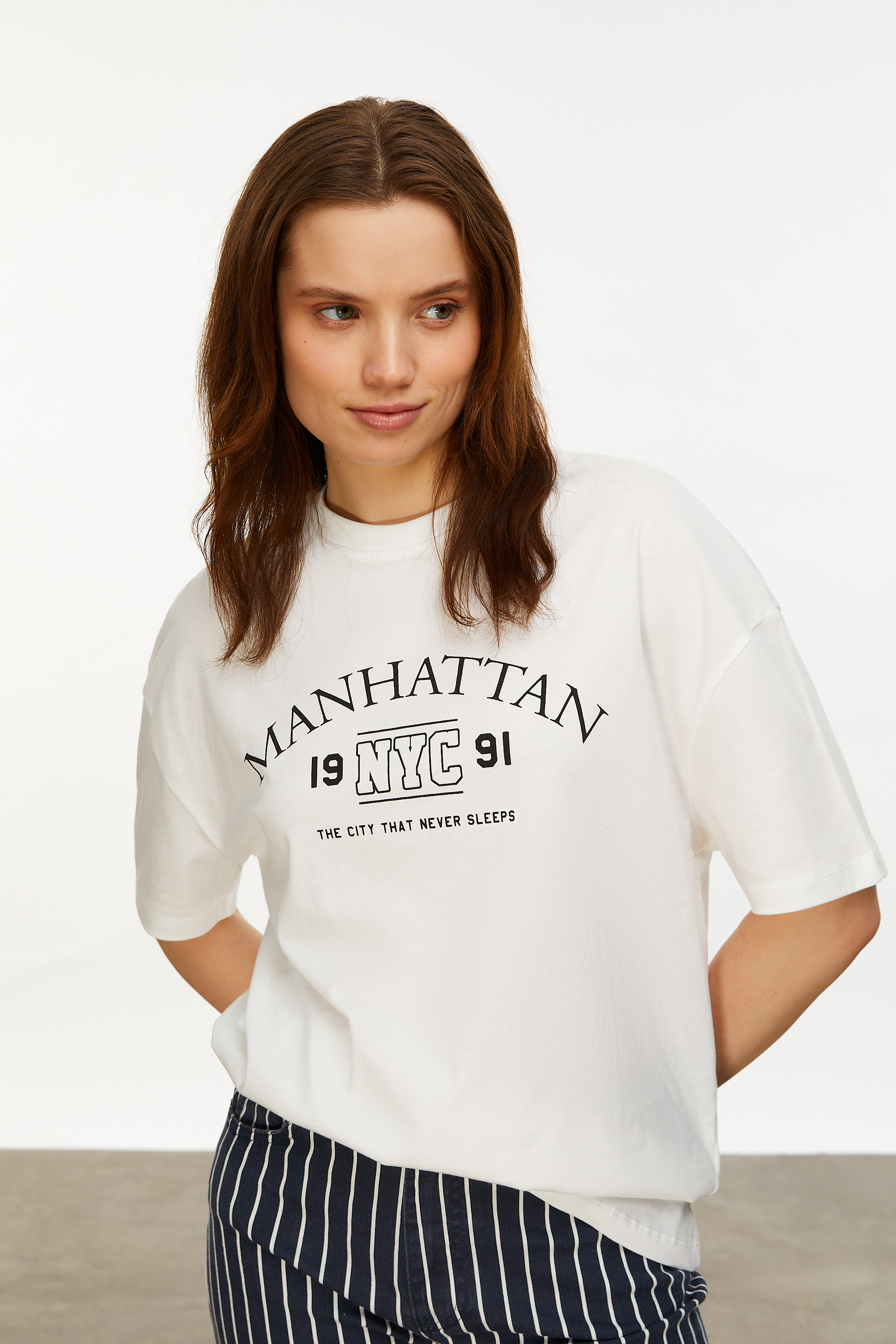 BASKILI BİSİKLET YAKA KISA KOLLU T-SHIRT