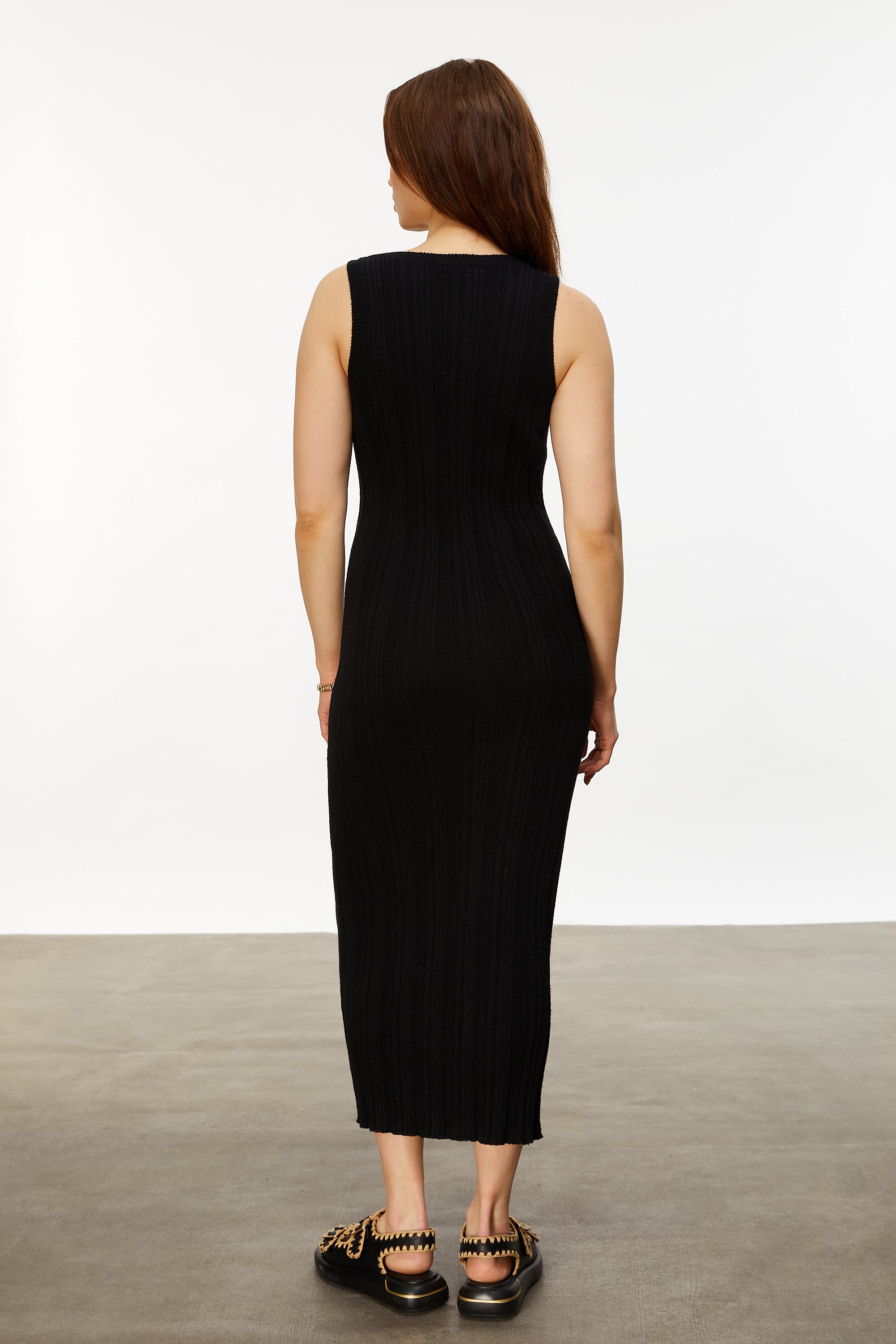 FİTİLLİ KOLSUZ MİDİ TRİKO ELBİSE