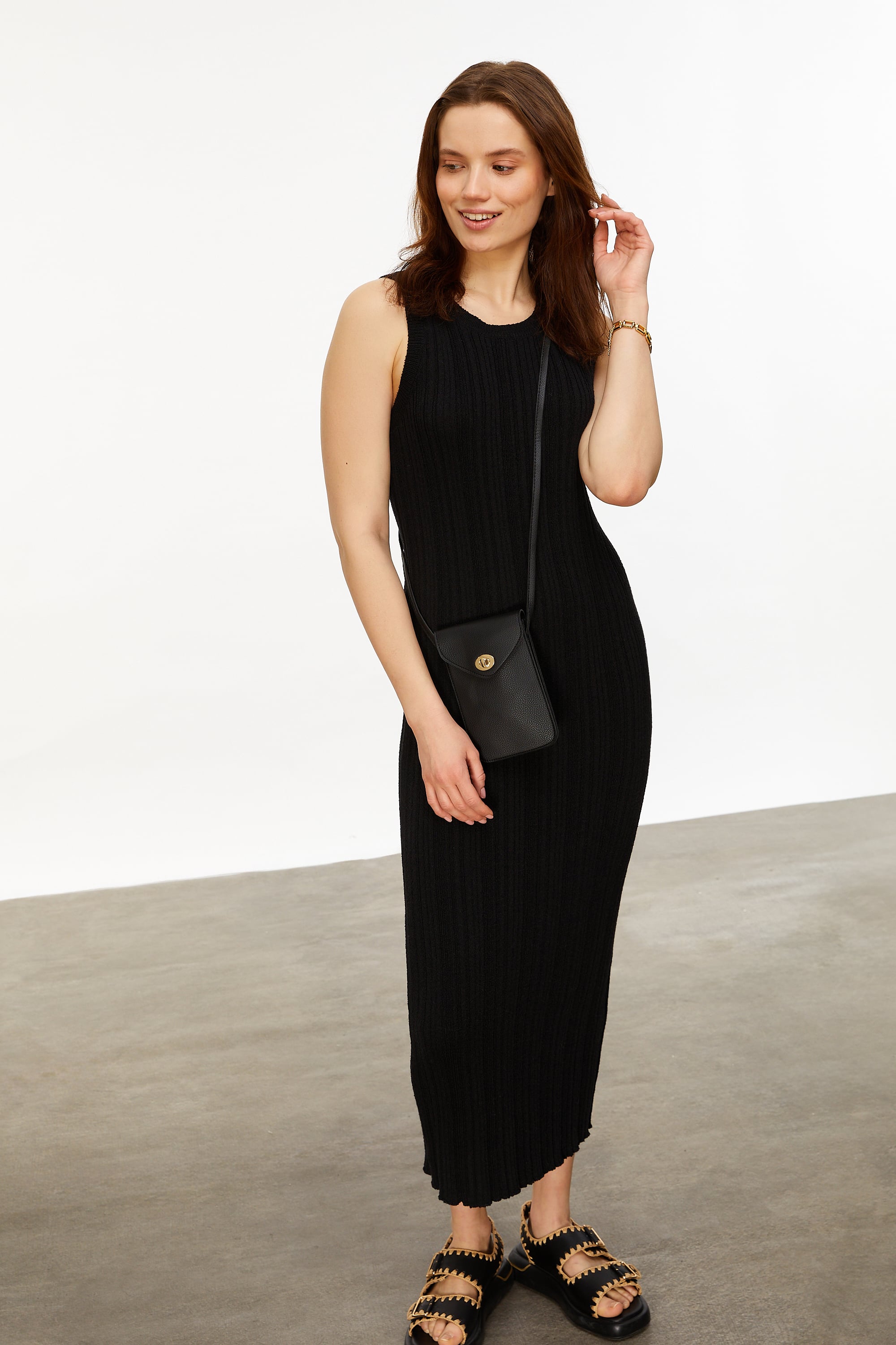 FİTİLLİ KOLSUZ MİDİ TRİKO ELBİSE