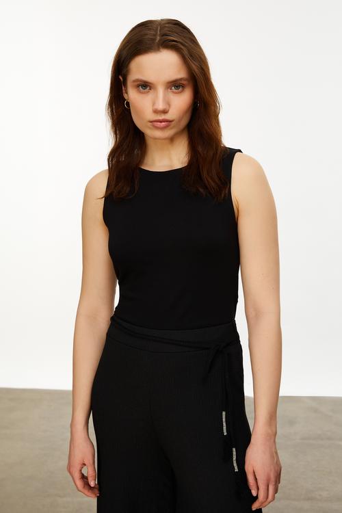  VİSKOZ KARIŞIMLI KOLSUZ BLUZ