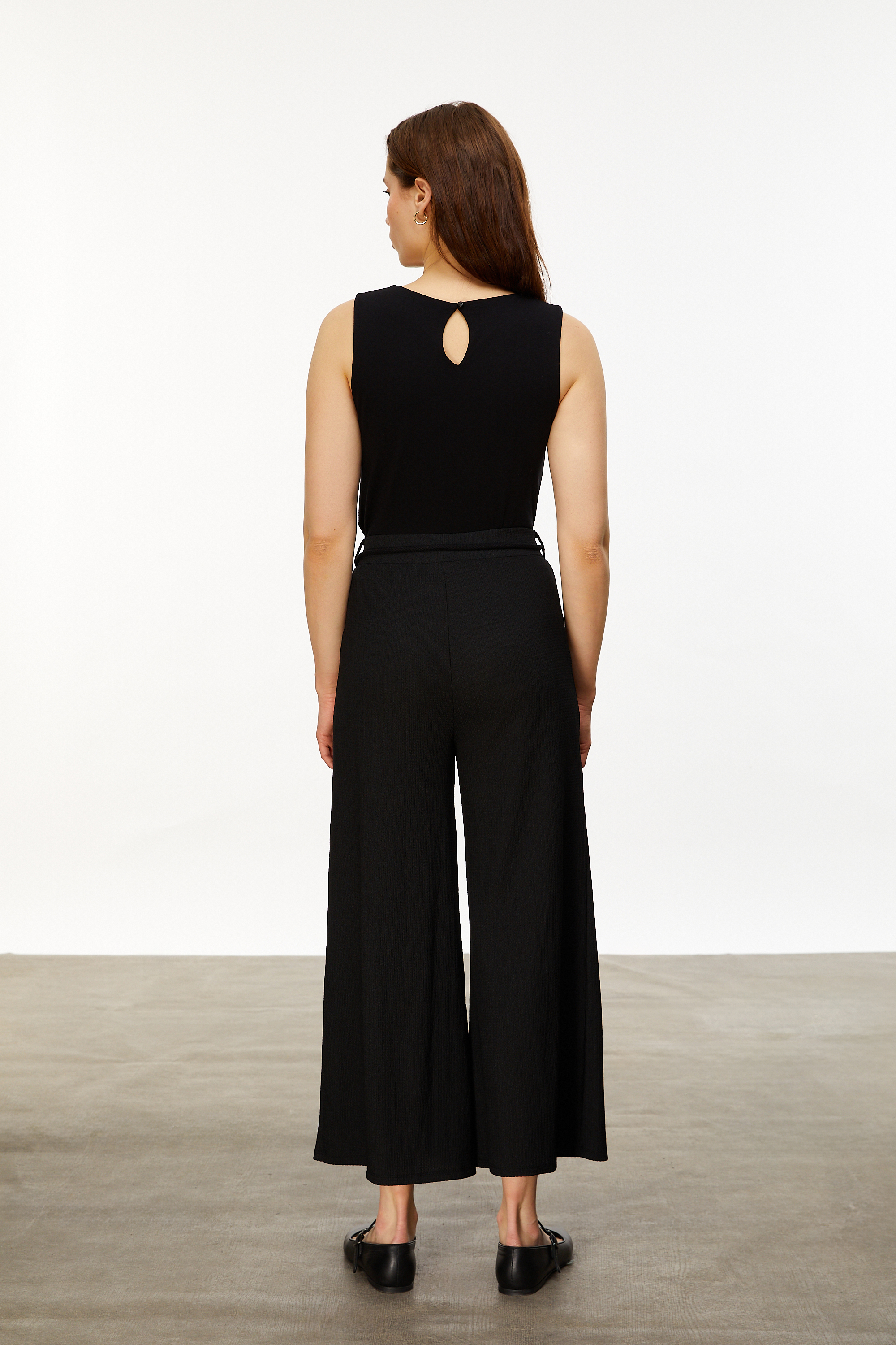 VİSKOZ KARIŞIMLI KOLSUZ BLUZ