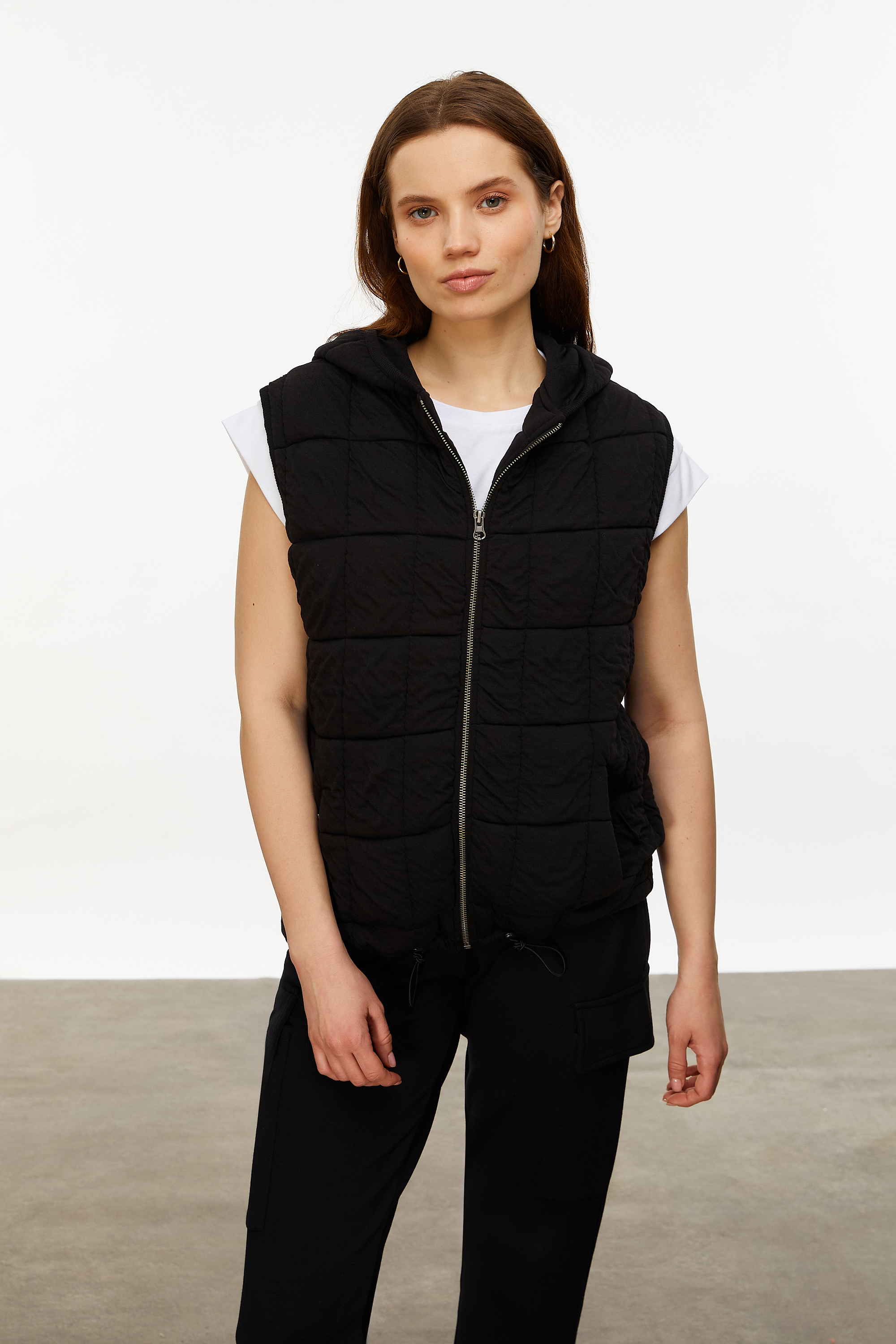 KAPİTONELİ KAPÜŞONLU YELEK