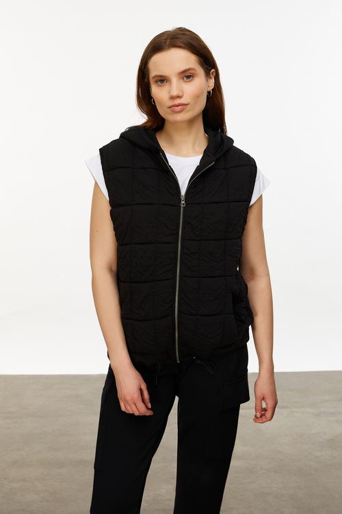  KAPİTONELİ KAPÜŞONLU YELEK