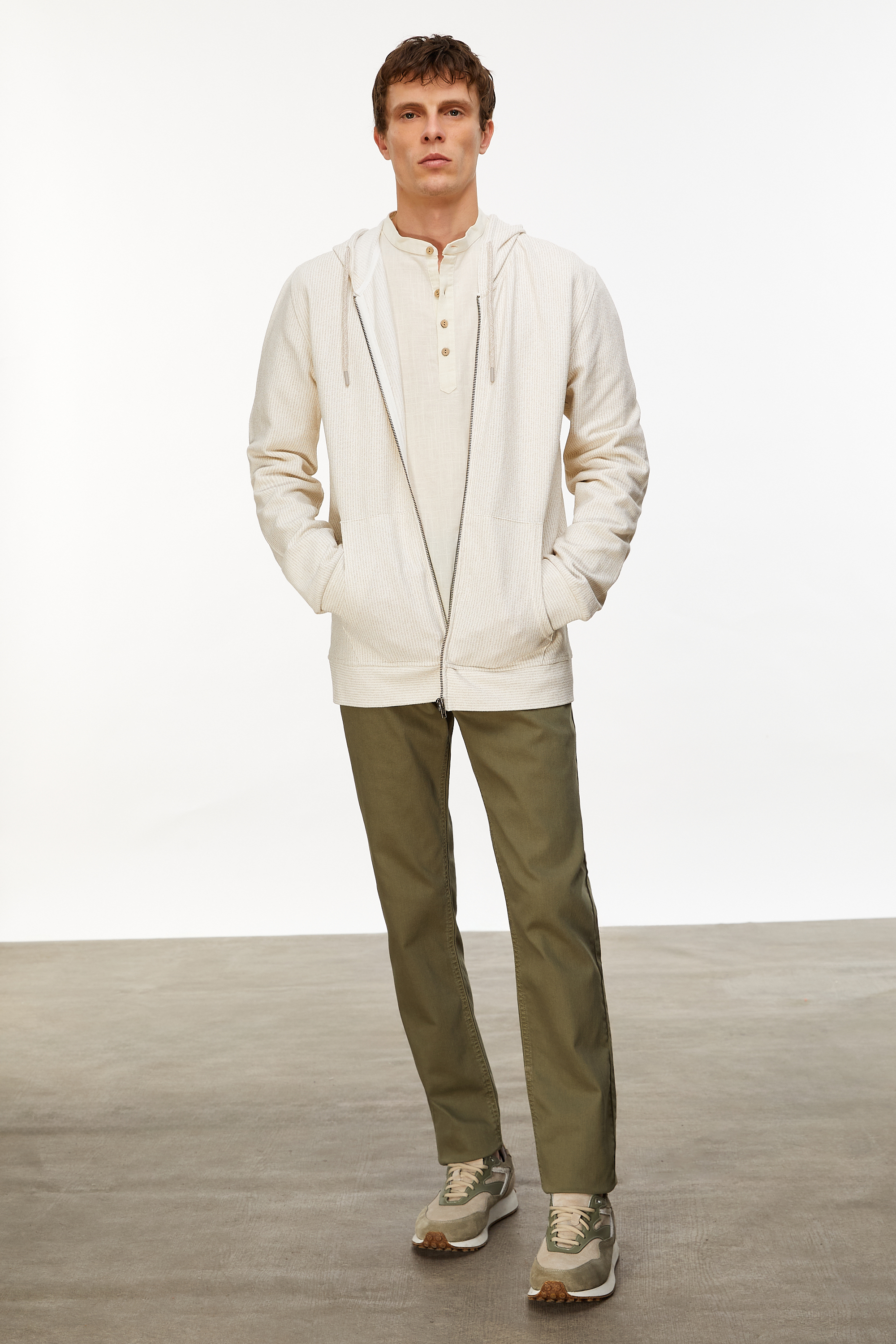 DOKULU KAPÜŞONLU SWEATSHIRT