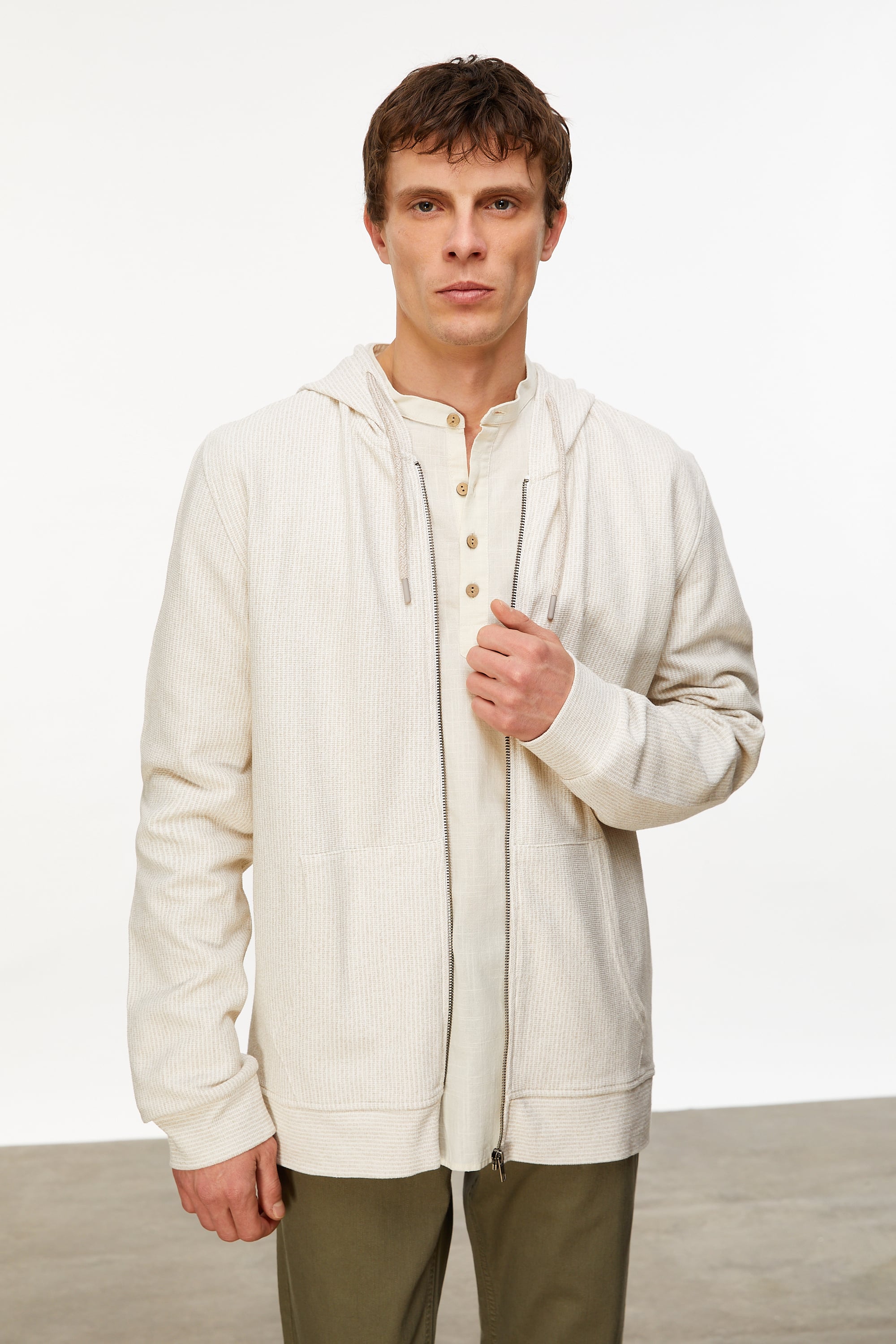 DOKULU KAPÜŞONLU SWEATSHIRT