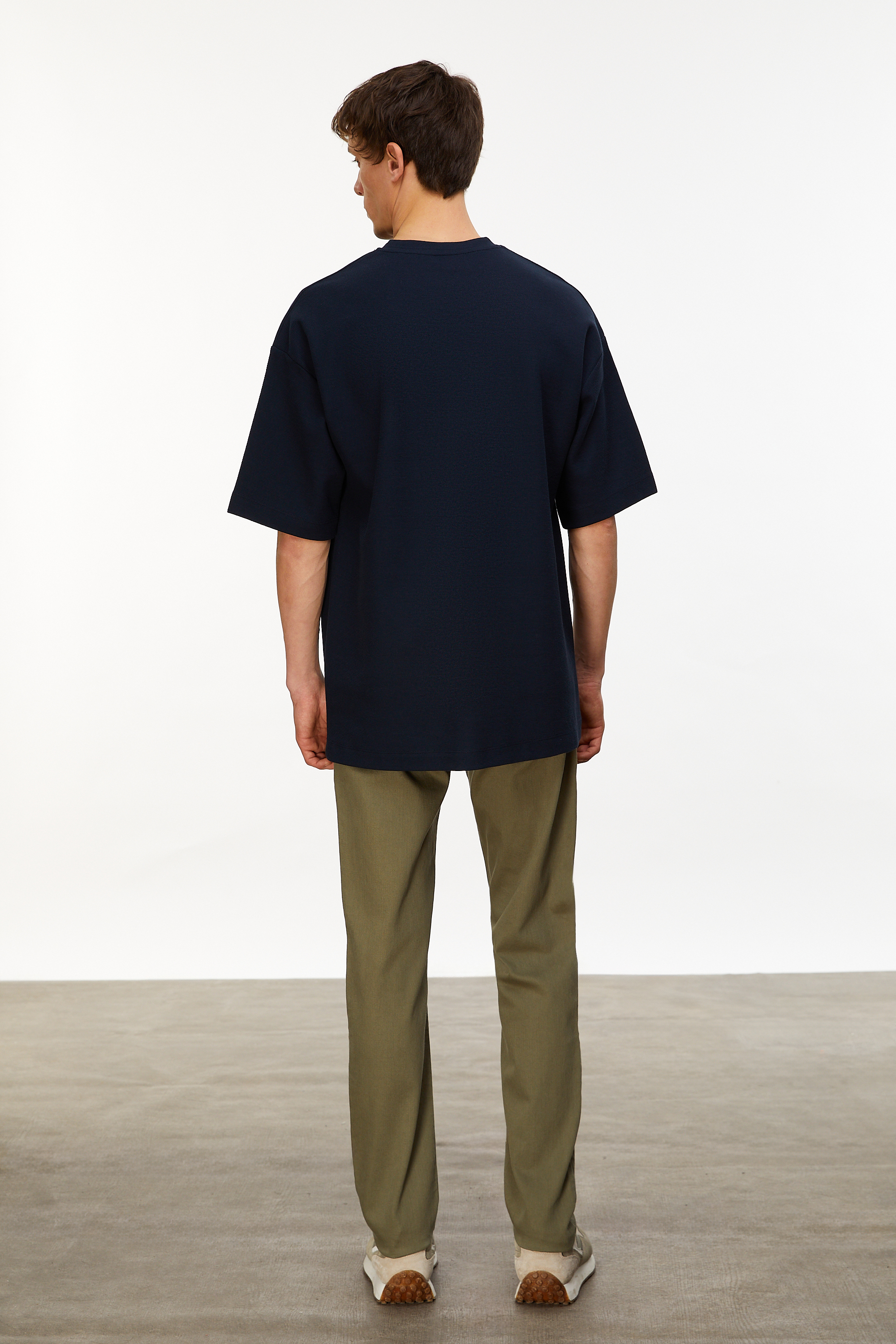 BİSİKLET YAKA KISA KOLLU OVERSIZE T-SHIRT