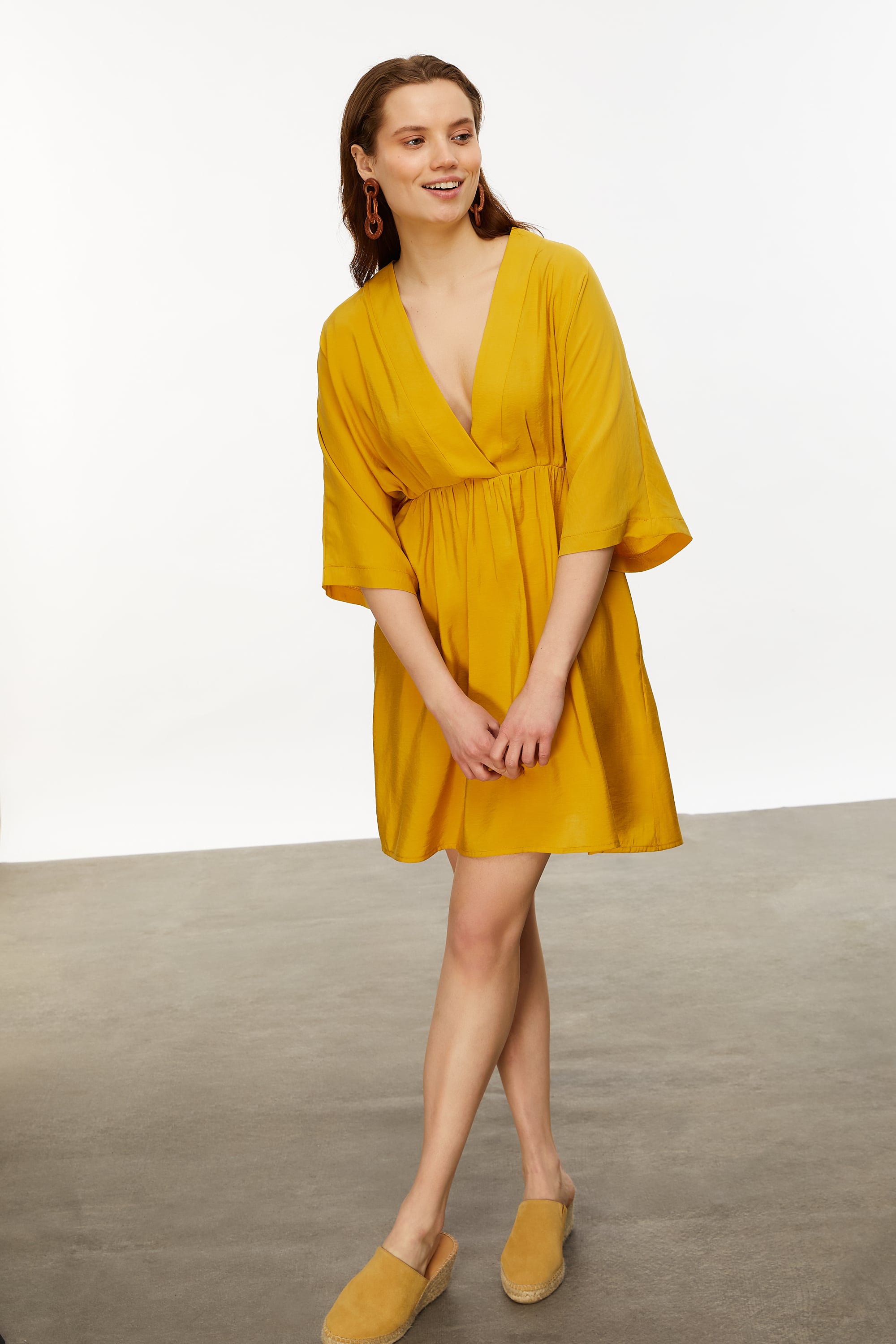 MODAL KARIŞIMLI V YAKA MİNİ ELBİSE