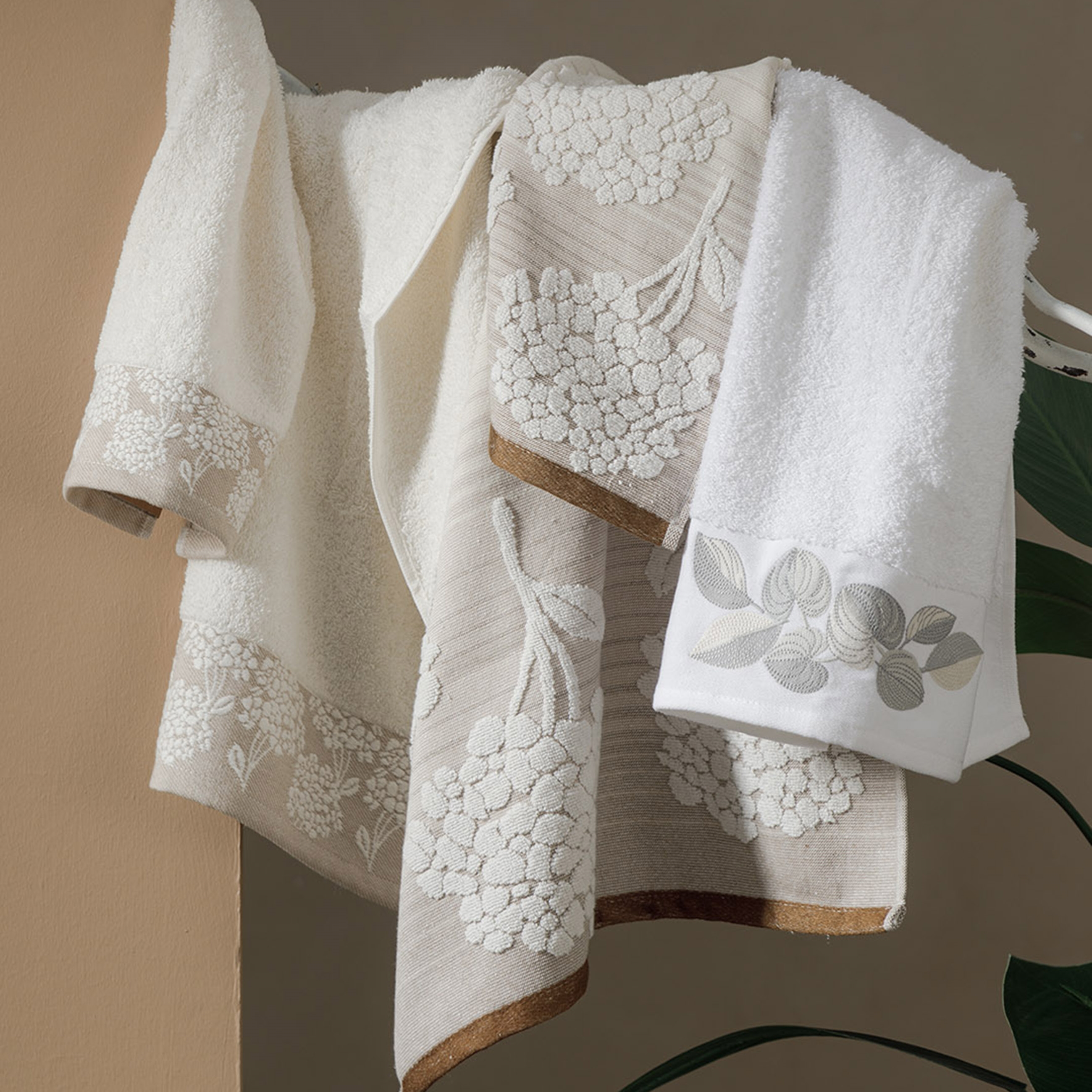 LEAH JAKARLI YÜZ HAVLUSU 50X80