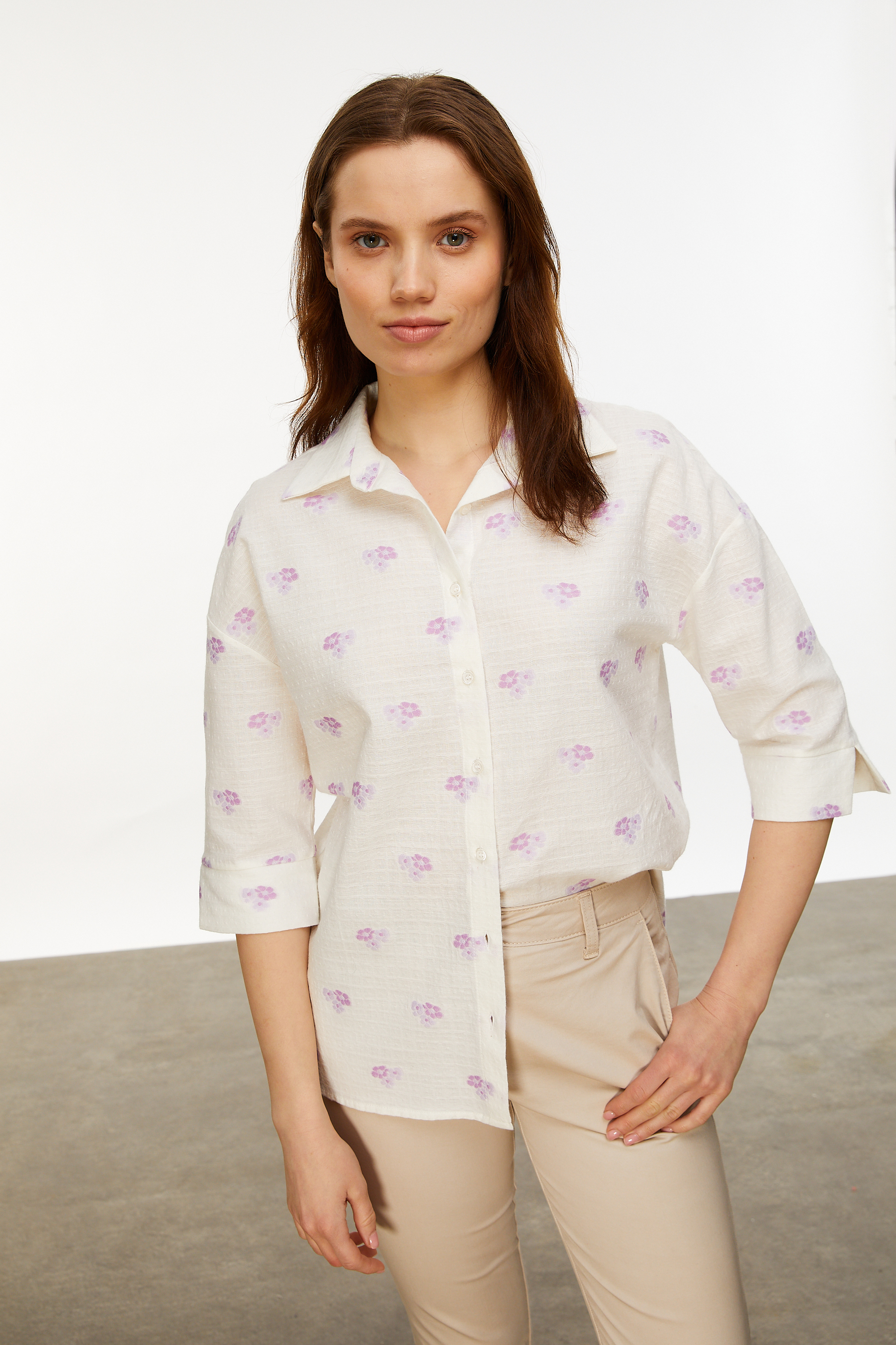 ÇİÇEK NAKIŞLI SMART GÖMLEK