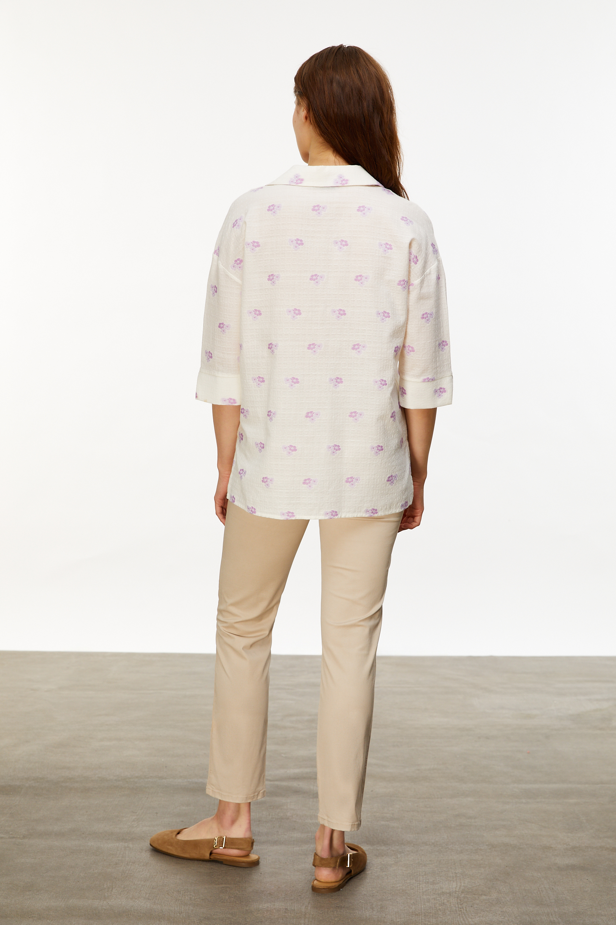 ÇİÇEK NAKIŞLI SMART GÖMLEK