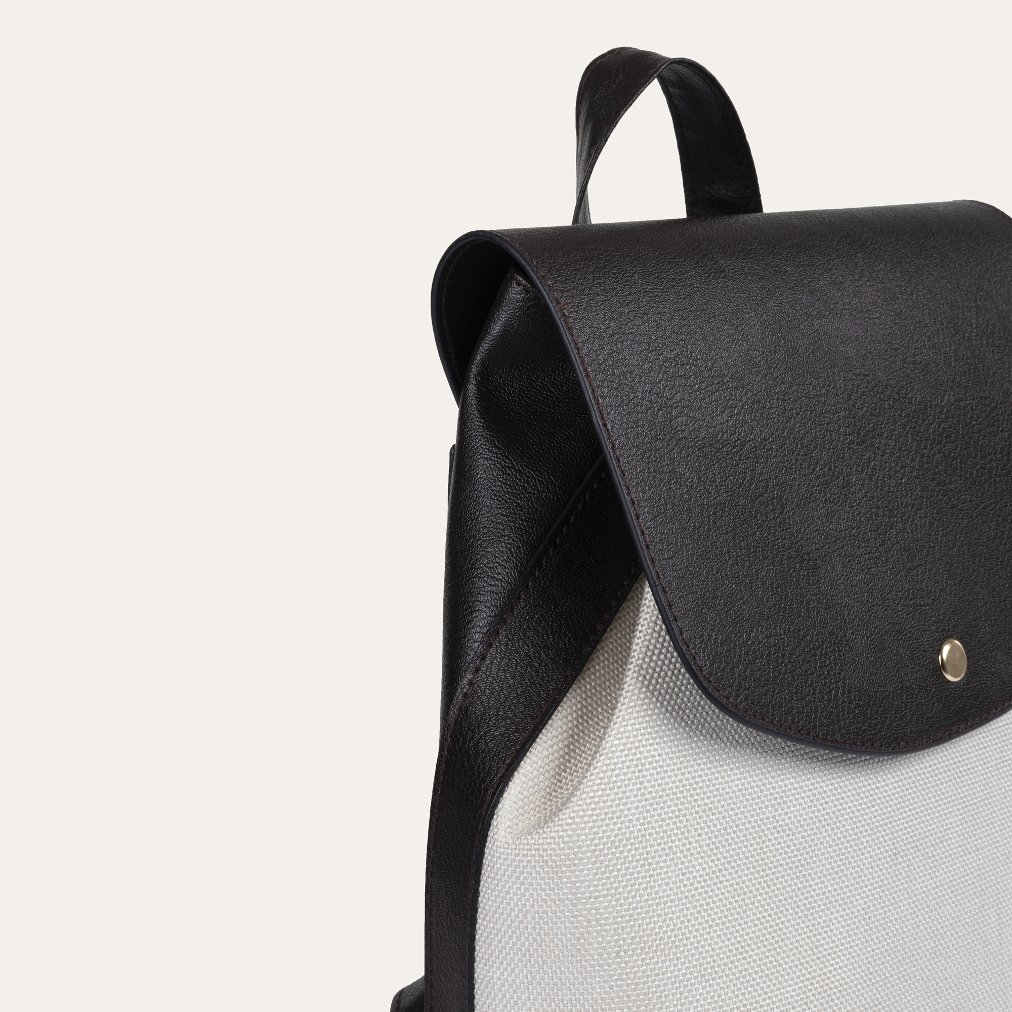 DERİ GÖRÜNÜMLÜ SIRT ÇANTASI