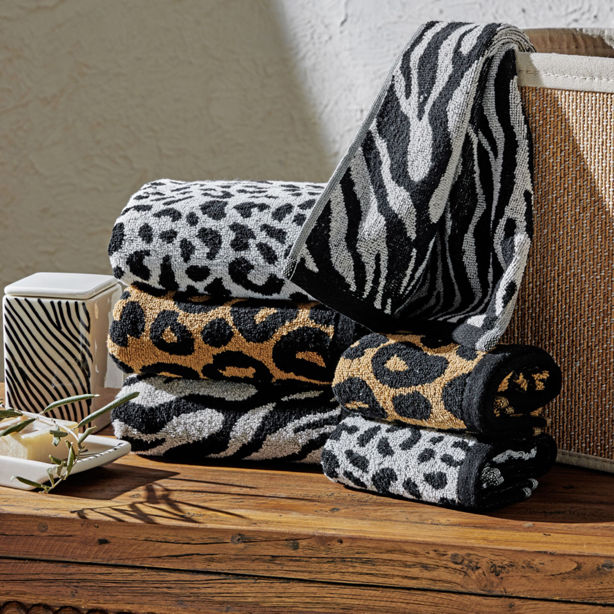 BENEDICT LEOPAR EL HAVLUSU 30X50