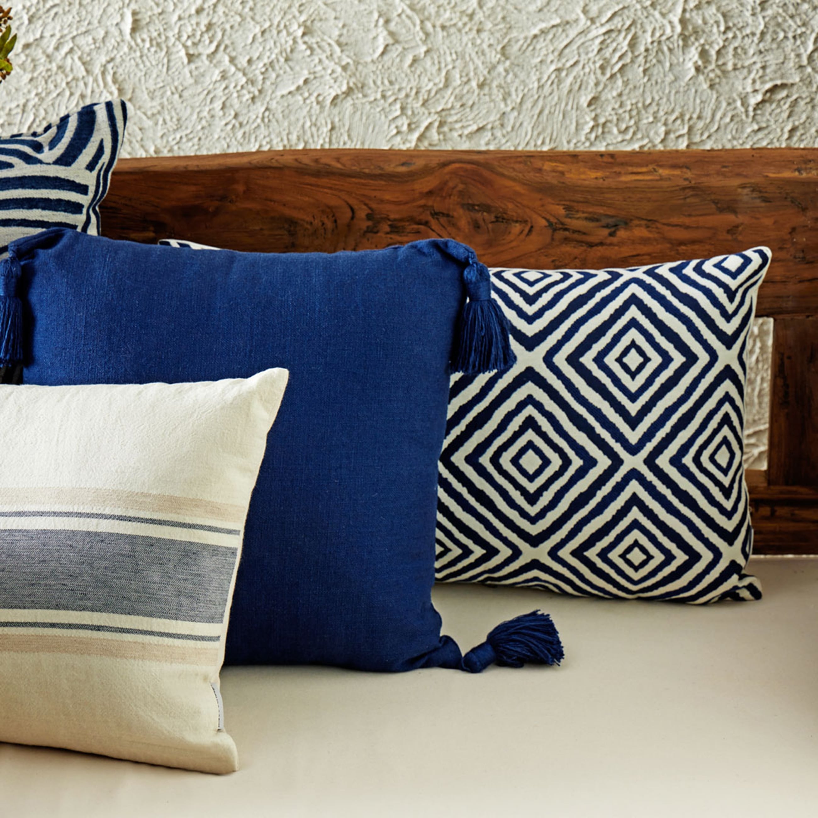 ALBA KIRLENT PÜSKÜLLÜ LACİVERT 45X45