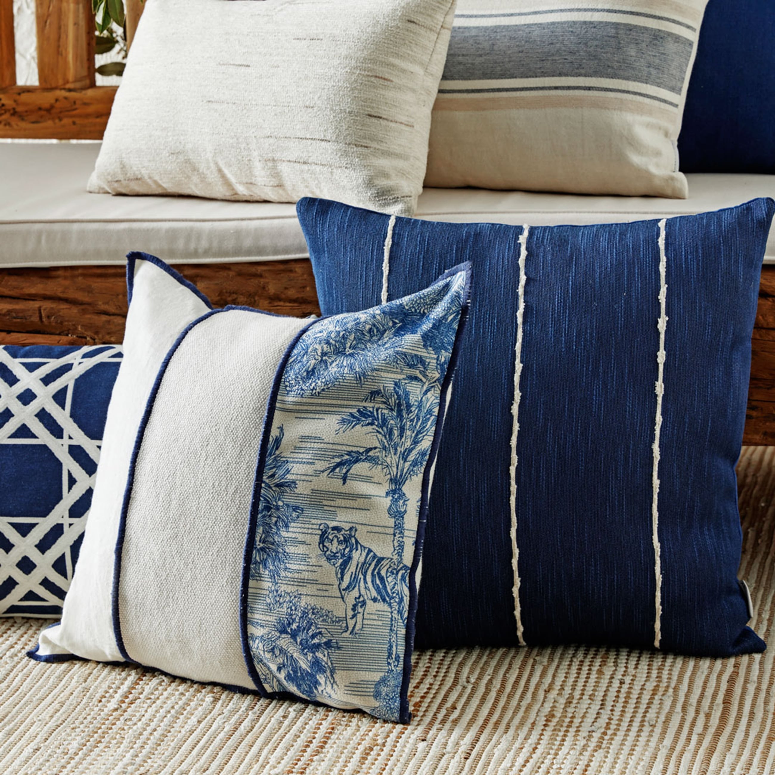 ALICE ÇİZGİLİ KIRLENT LACİVERT 50X50