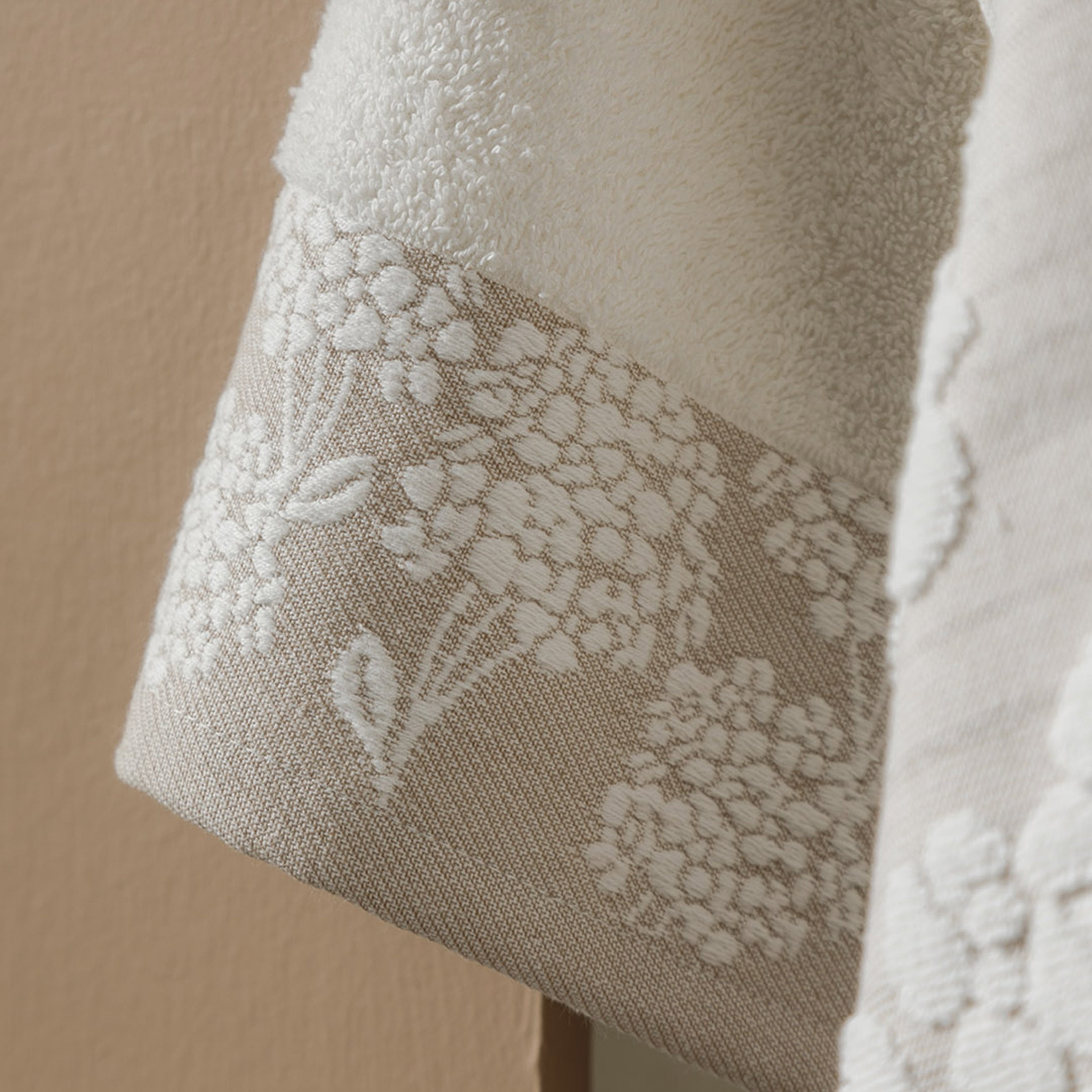 LEAH JAKARLI YÜZ HAVLUSU 50X80