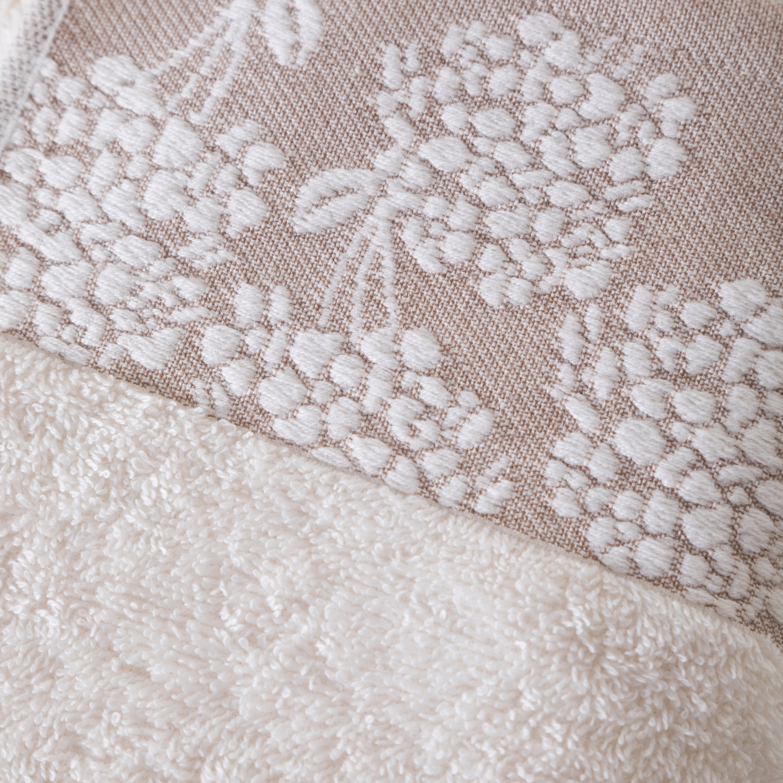 LEAH JAKARLI YÜZ HAVLUSU 50X80