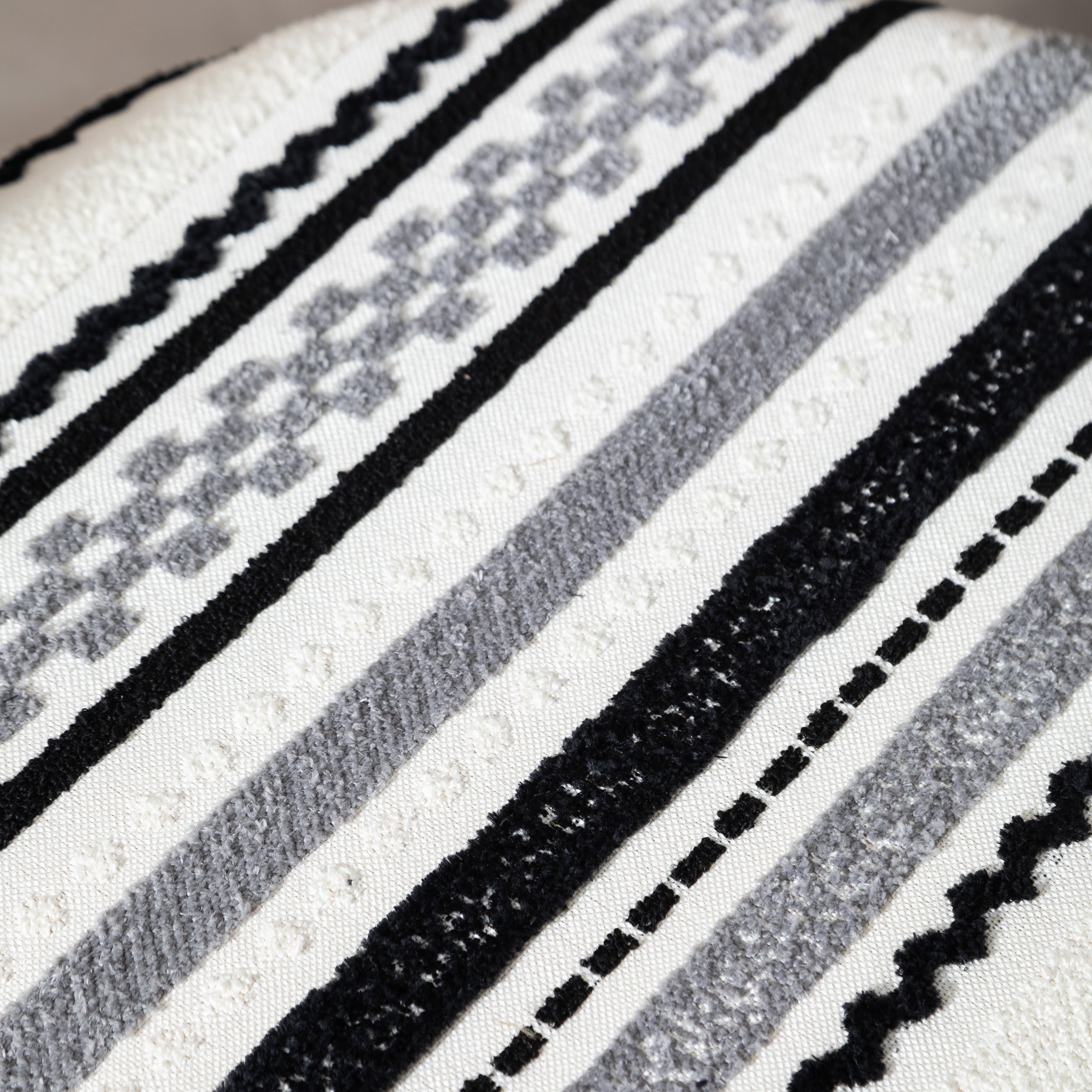 PAROS SANDALYE SİYAH DESENLİ