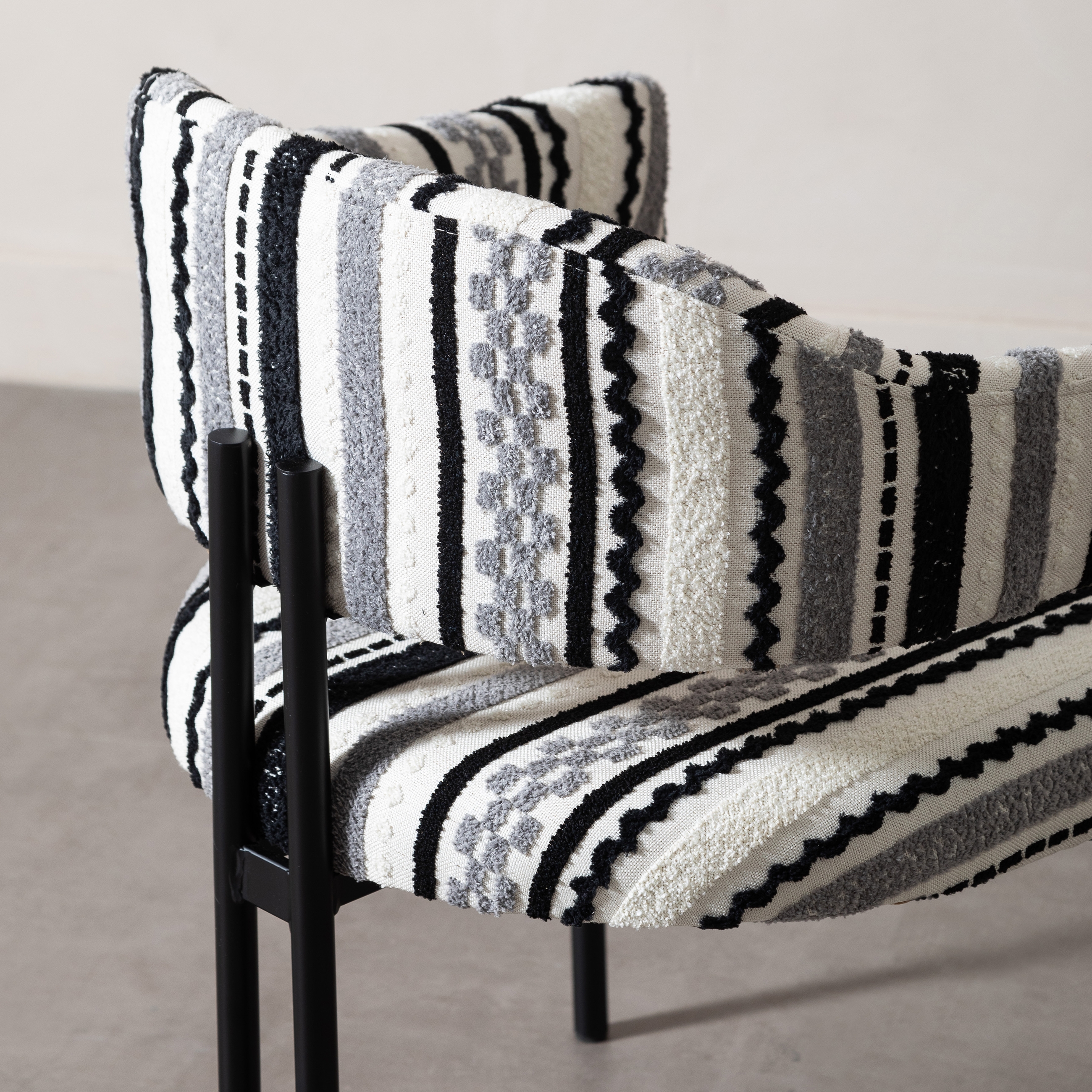 PAROS SANDALYE SİYAH DESENLİ