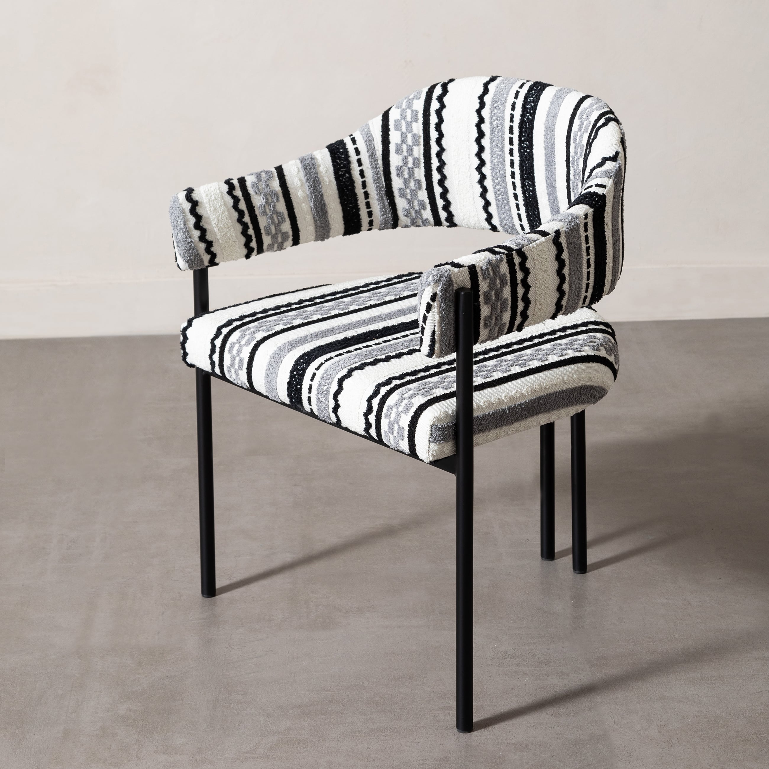 PAROS SANDALYE SİYAH DESENLİ