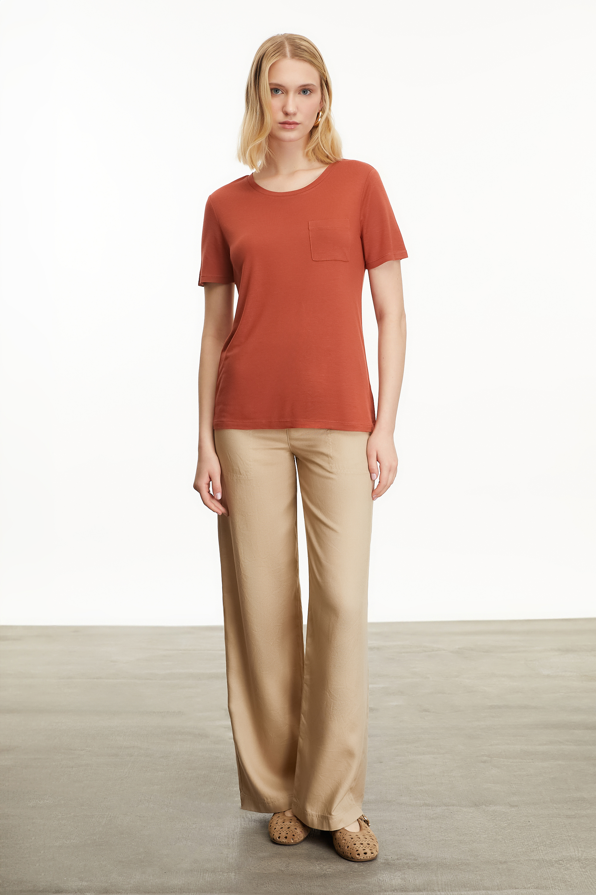 BİSİKLET YAKA KISA KOLLU T-SHIRT