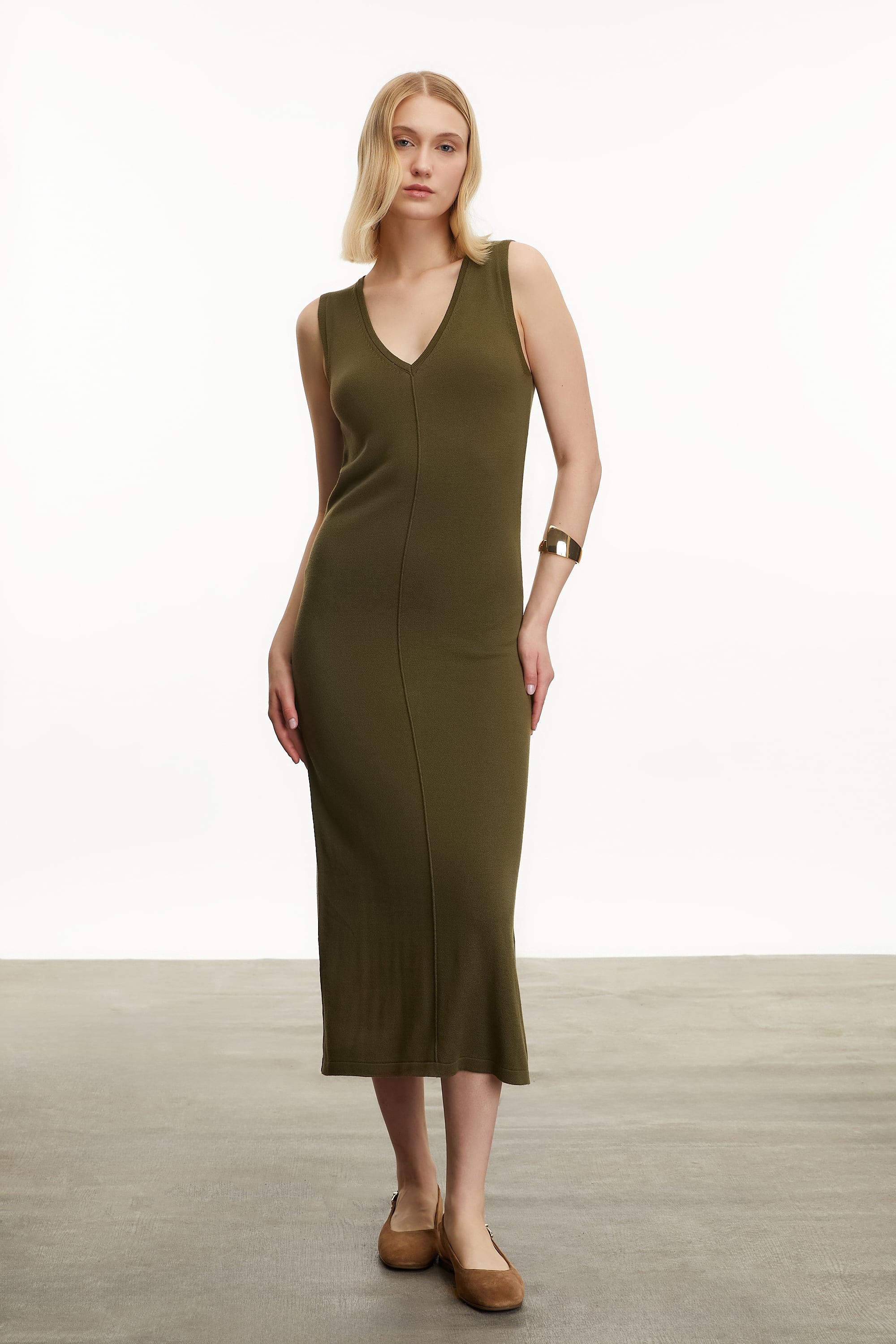 V YAKA UZUN TRİKO ELBİSE