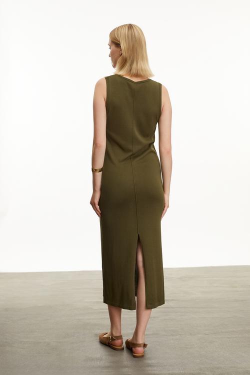  V YAKA UZUN TRİKO ELBİSE