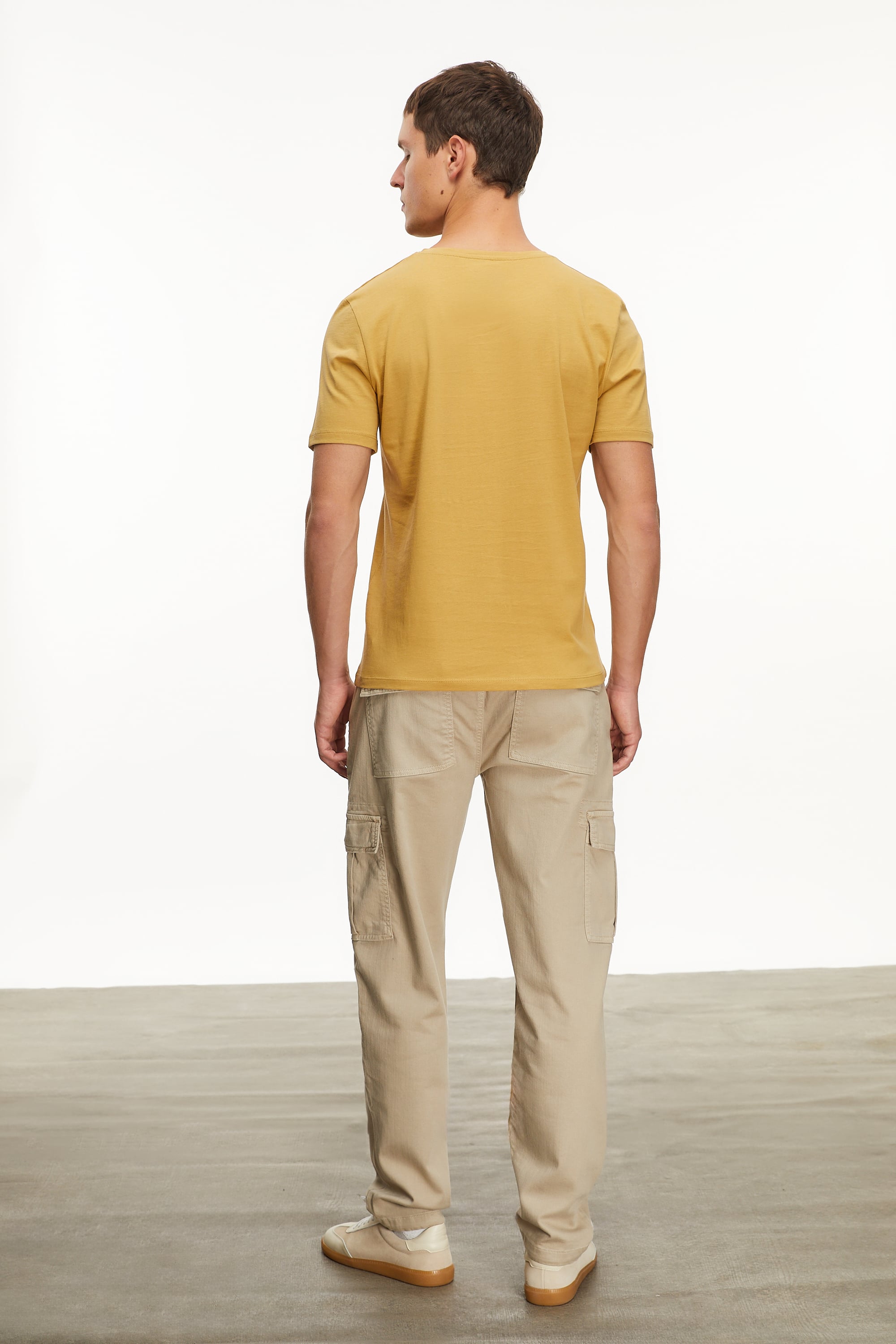 BİSİKLET YAKA KISA KOLLU T-SHIRT